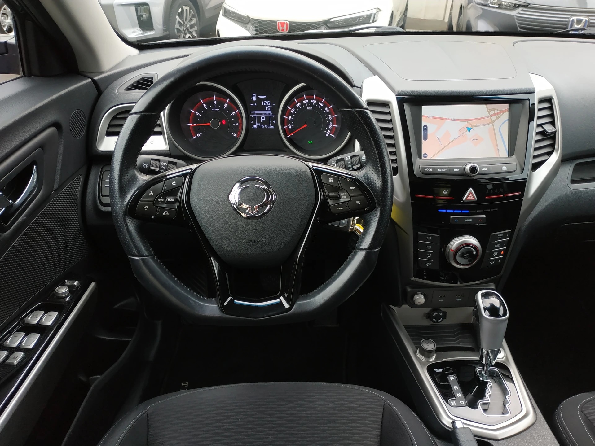KGM-SsangYong Tivoli 1.6 e-XGi Quartz 4WD Automatic-image-10