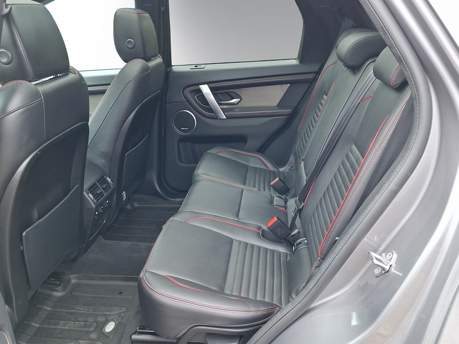 LAND ROVER Discovery Sport 2.0 Si4 250 R-Dynamic HSE-image-11