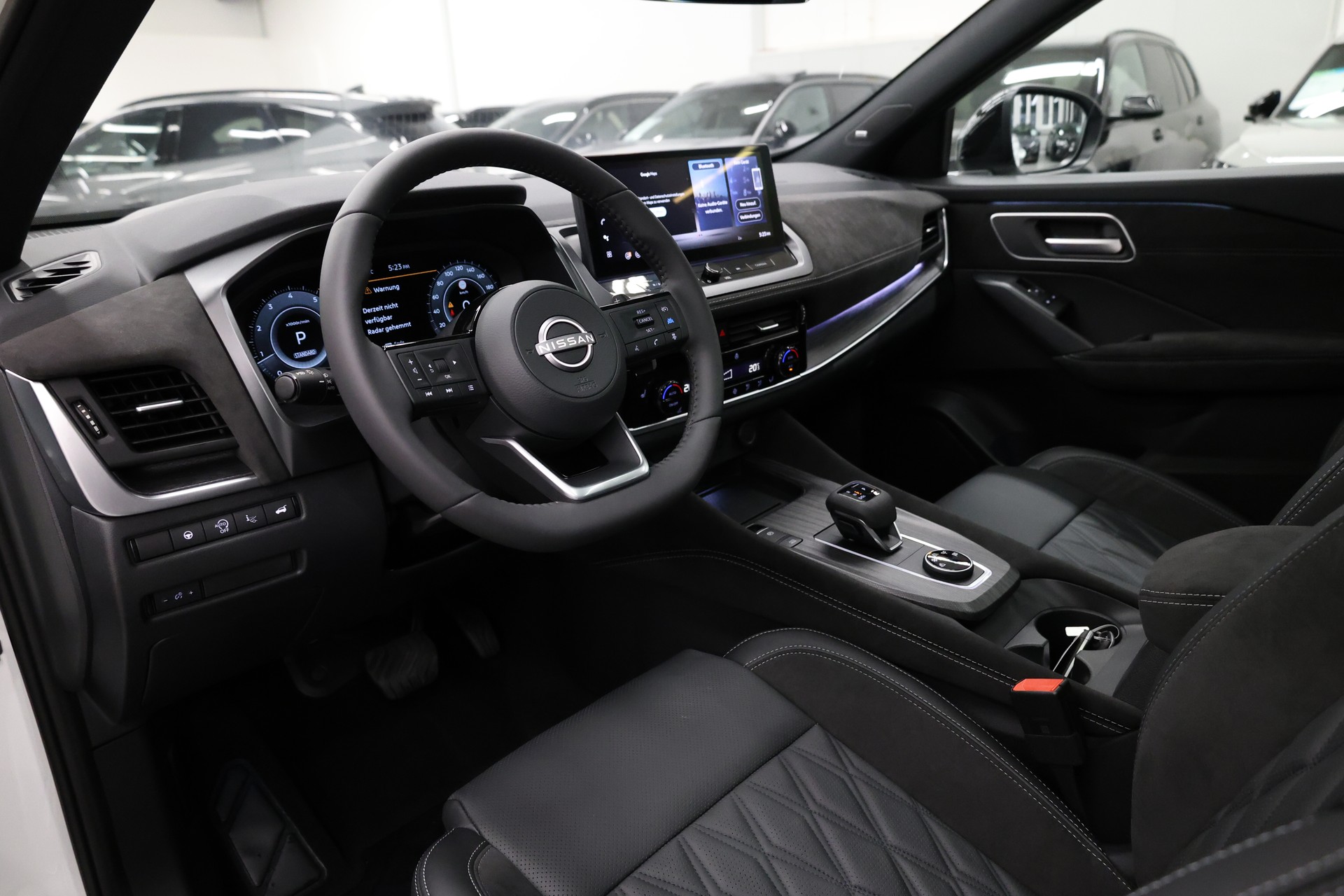 NISSAN Qashqai 1.3 DIG-T Tekna+ 4x4-image-18