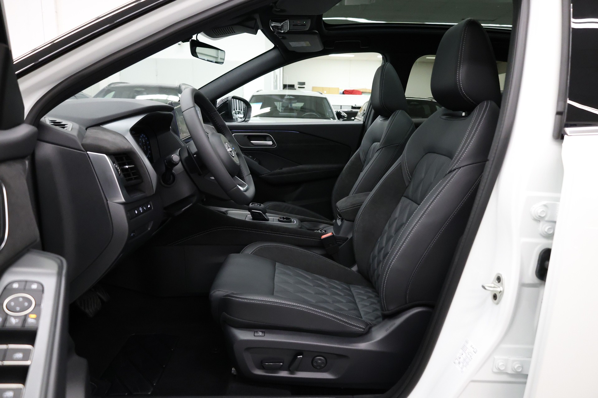NISSAN Qashqai 1.3 DIG-T Tekna+ 4x4-image-15