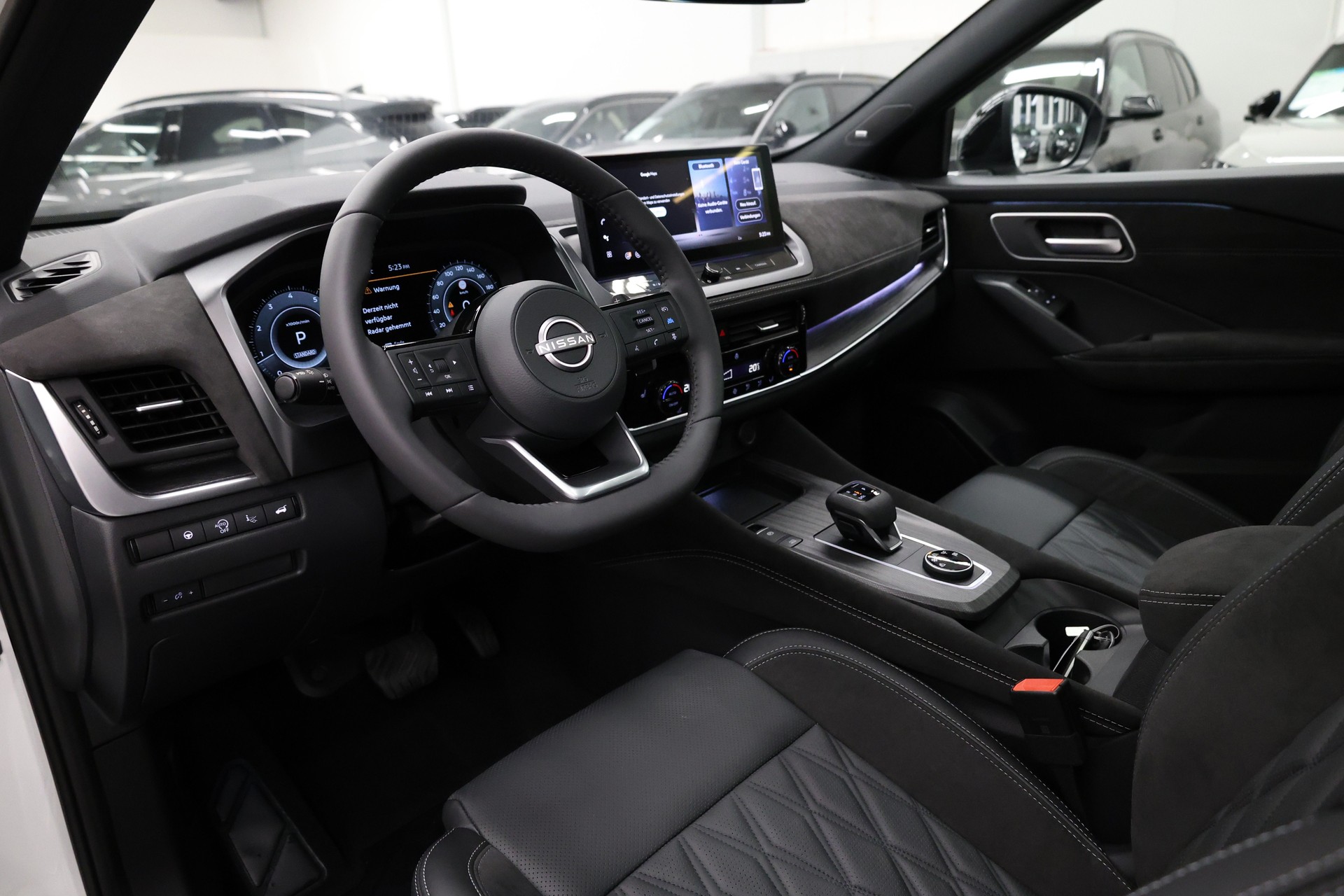 NISSAN Qashqai 1.3 DIG-T Tekna+ 4x4-image-18
