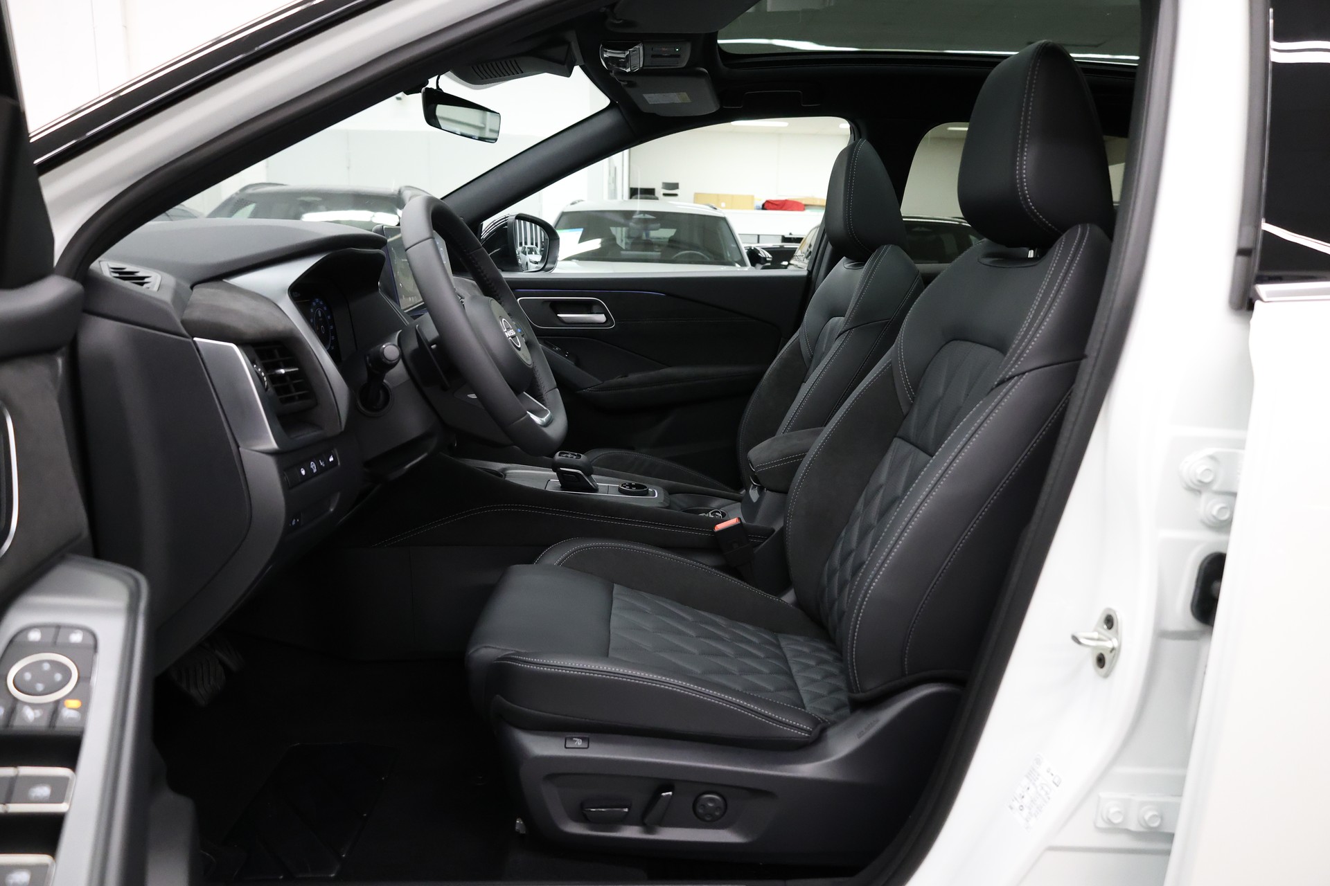 NISSAN Qashqai 1.3 DIG-T Tekna+ 4x4-image-15