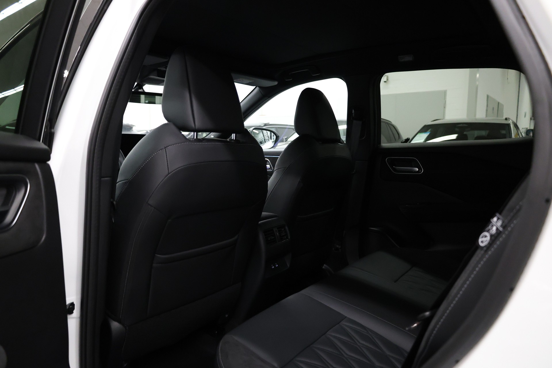 NISSAN Qashqai 1.3 DIG-T Tekna+ 4x4-image-12