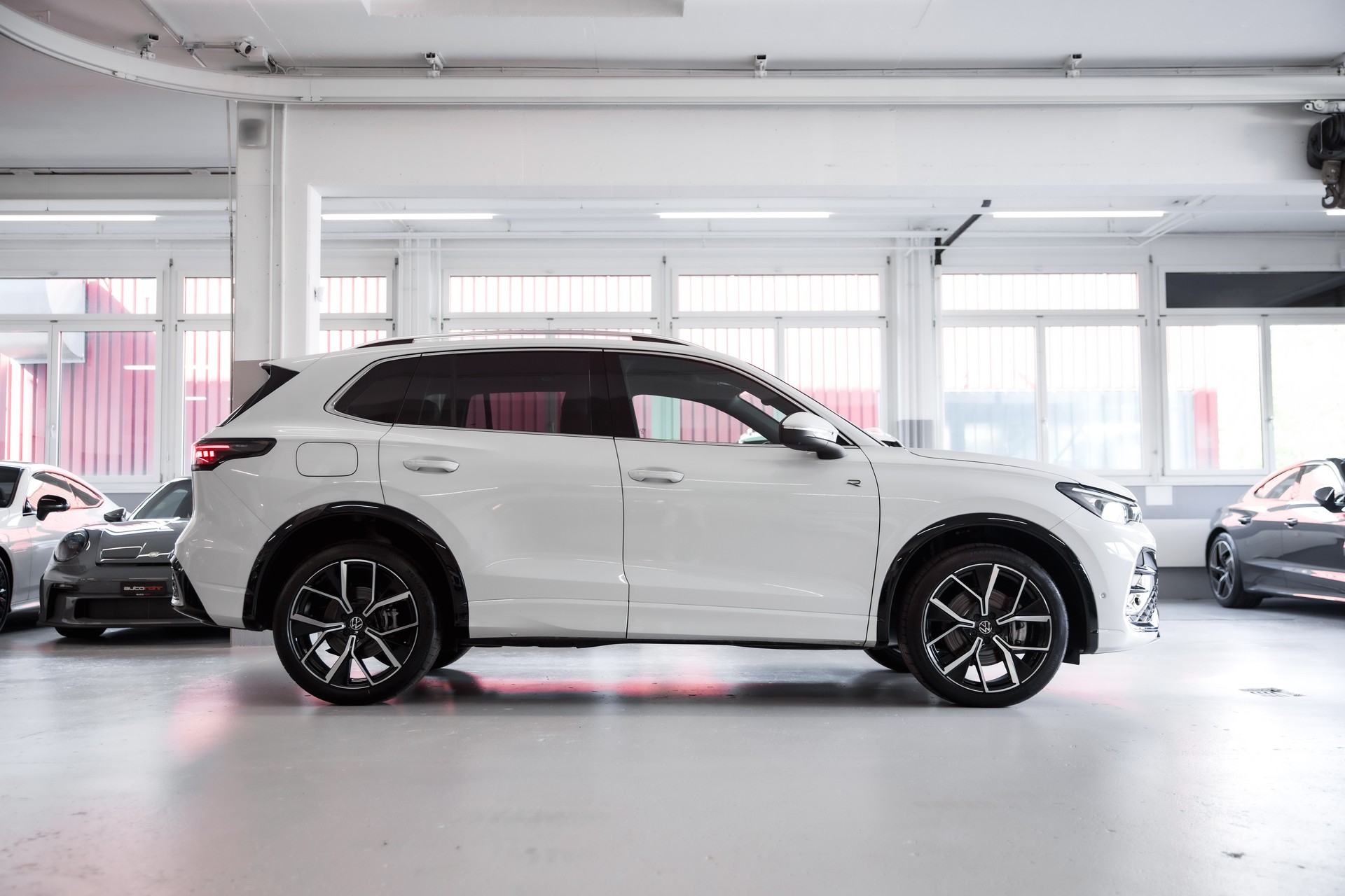 VW Tiguan 2.0 TSI R-Line DSG 4motion-image-3