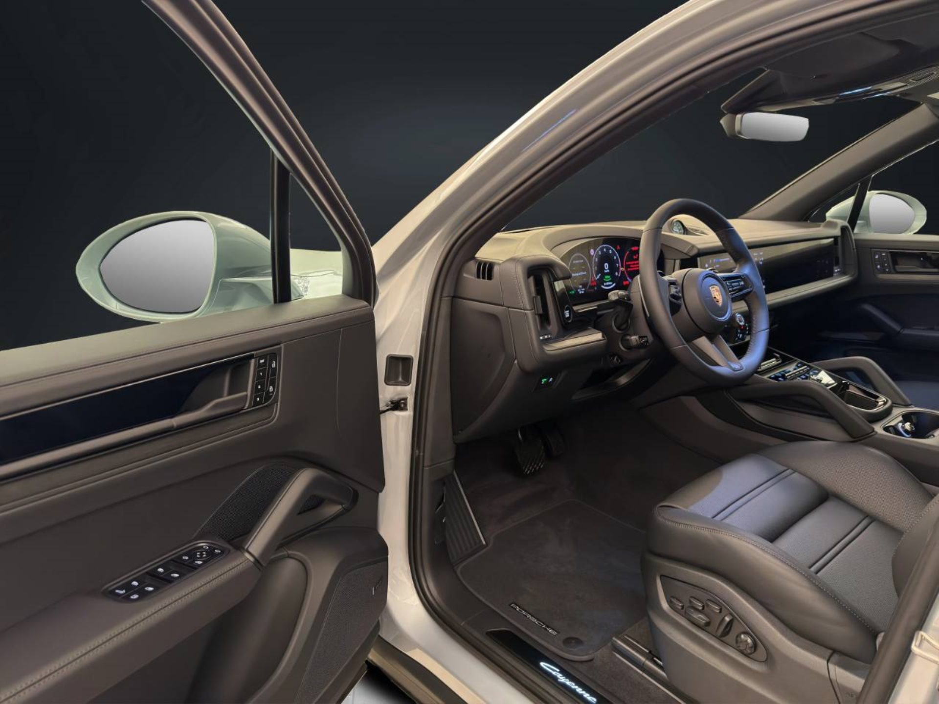 PORSCHE Cayenne E-Hybrid Black Edition-image-3