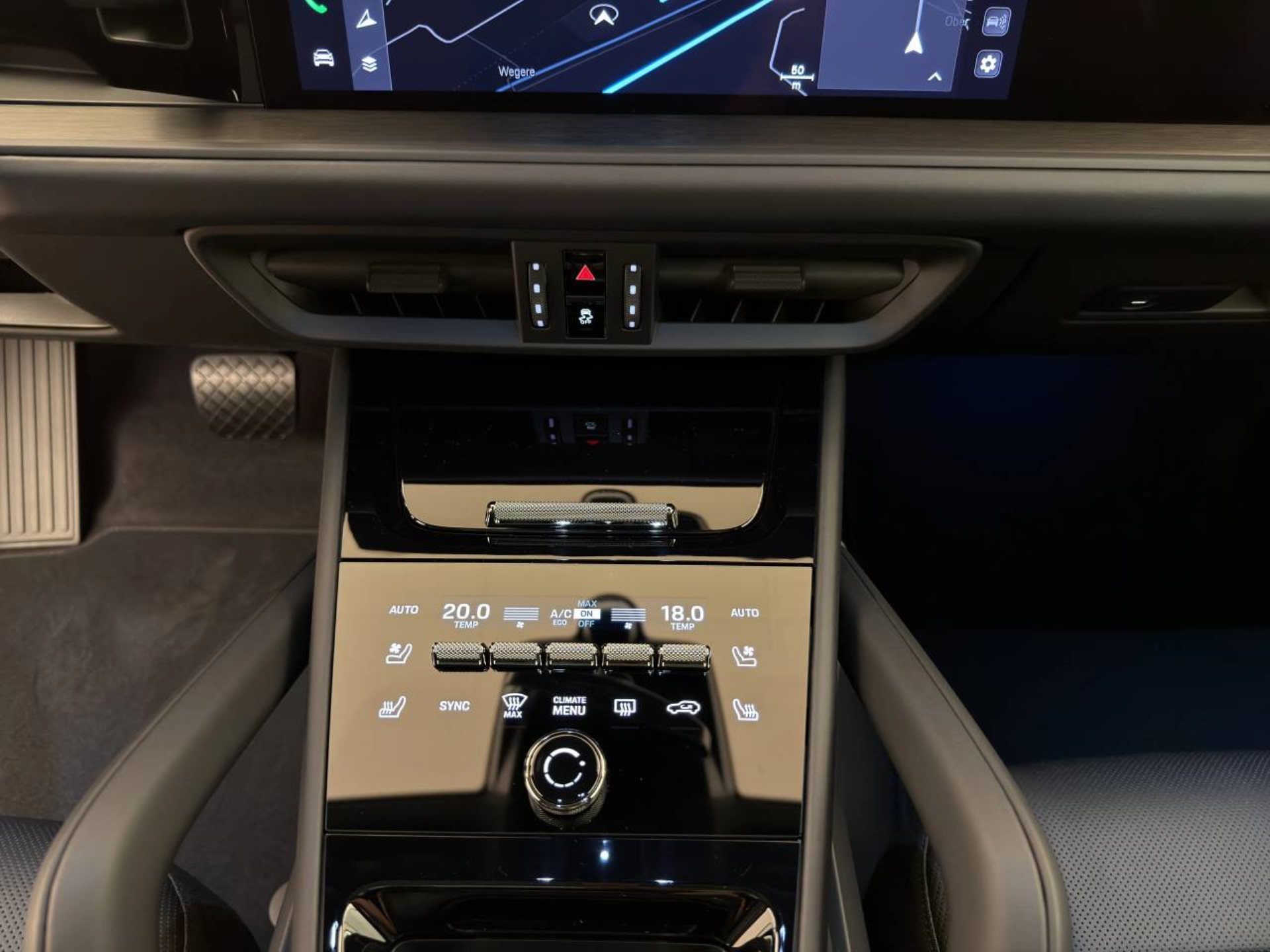 PORSCHE Cayenne E-Hybrid Black Edition-image-15