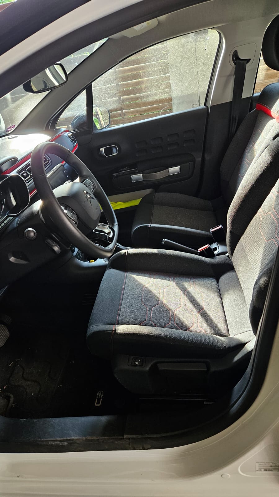 CITROEN 1.2 PureTech Shine-image-1