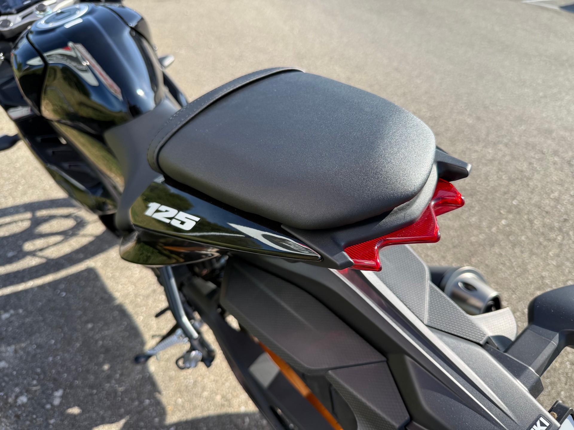 SUZUKI GSX-R 125-image-10