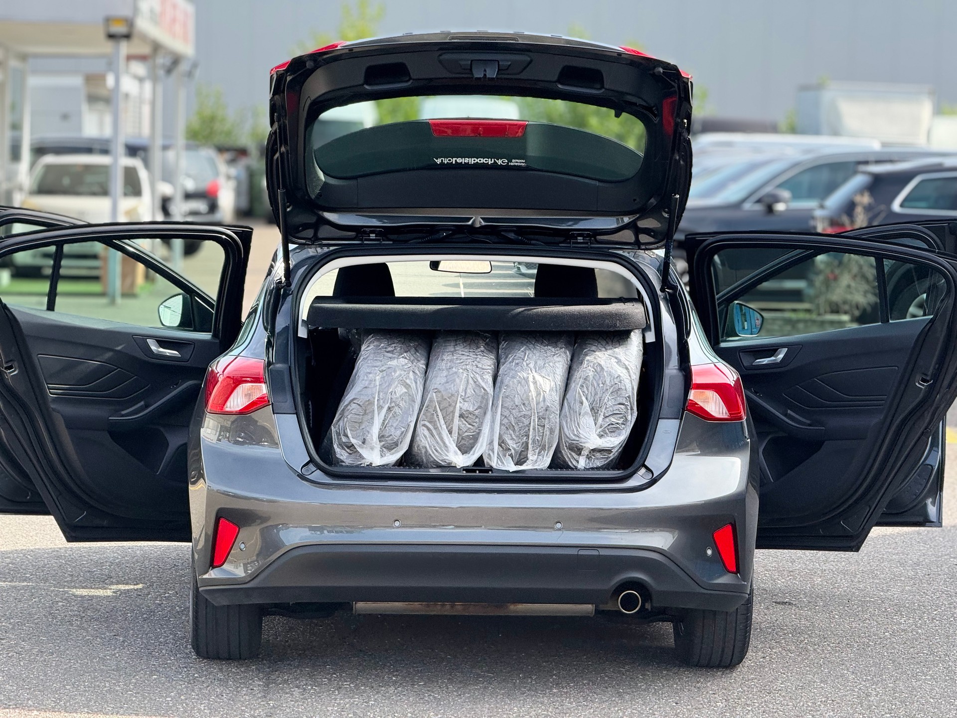 FORD Focus 1.0 SCTi Titanium Automatic-image-9