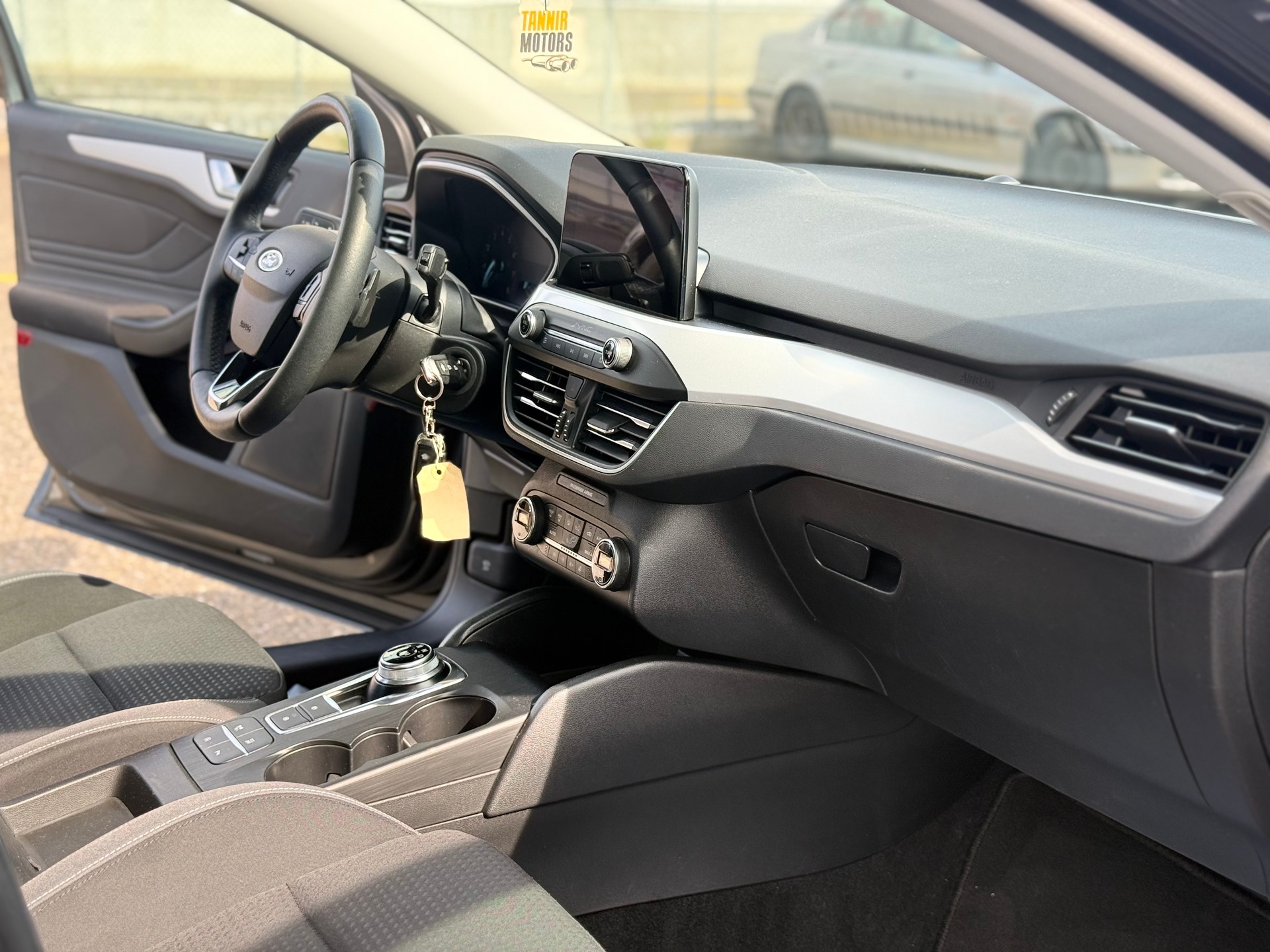 FORD Focus 1.0 SCTi Titanium Automatic-image-6