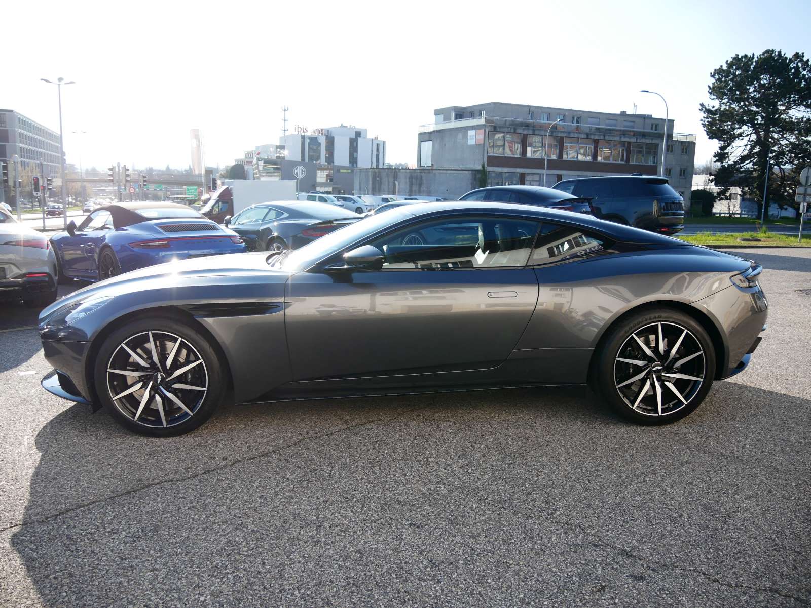 ASTON MARTIN DB11 V8 Touchtronic 3-image-1