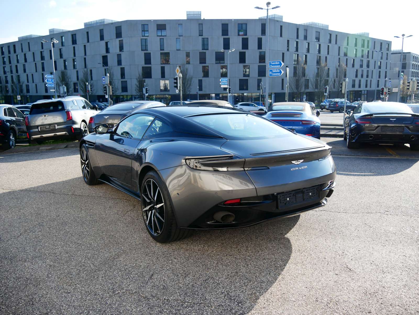 ASTON MARTIN DB11 V8 Touchtronic 3-image-2
