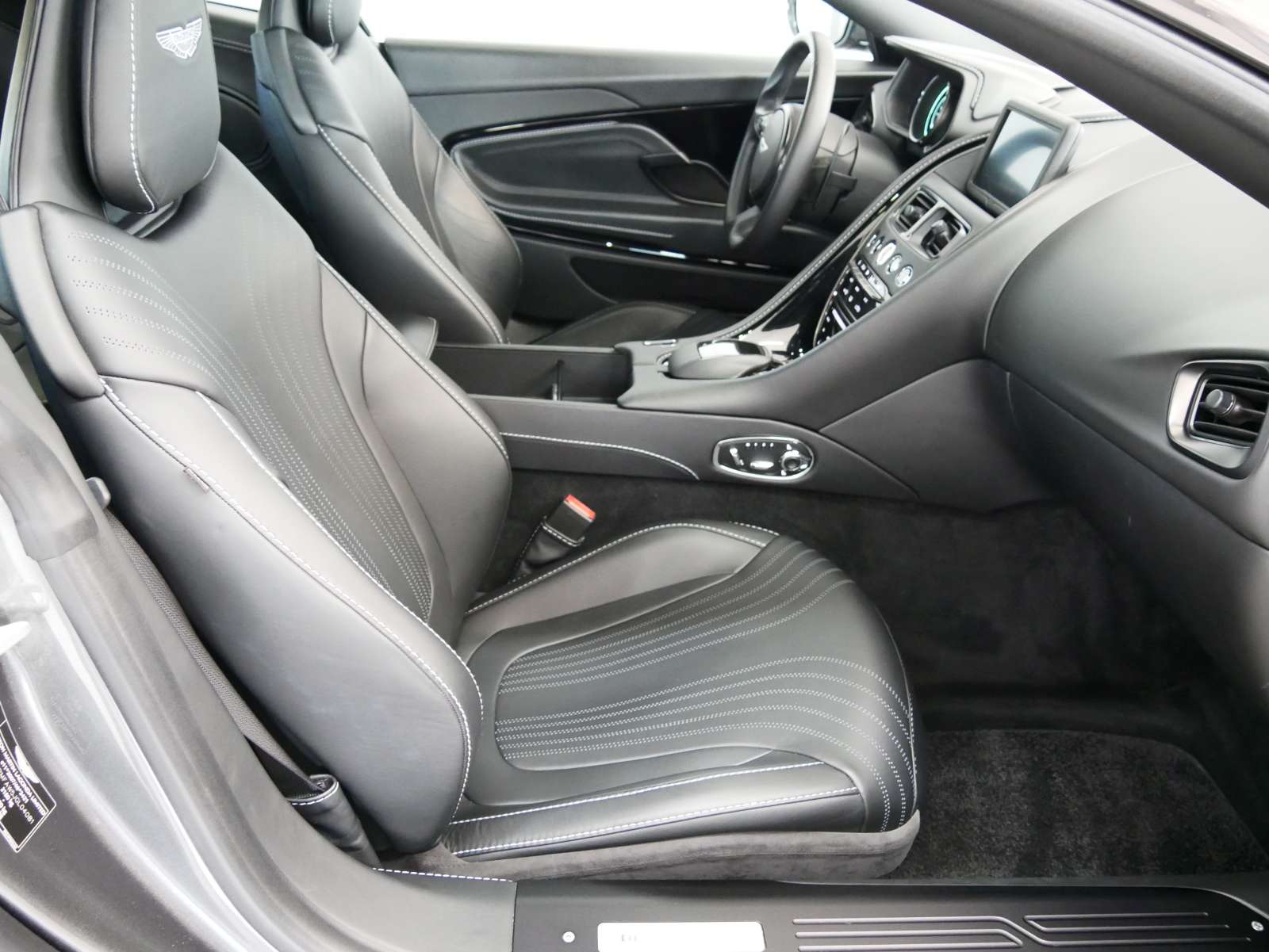 ASTON MARTIN DB11 V8 Touchtronic 3-image-12