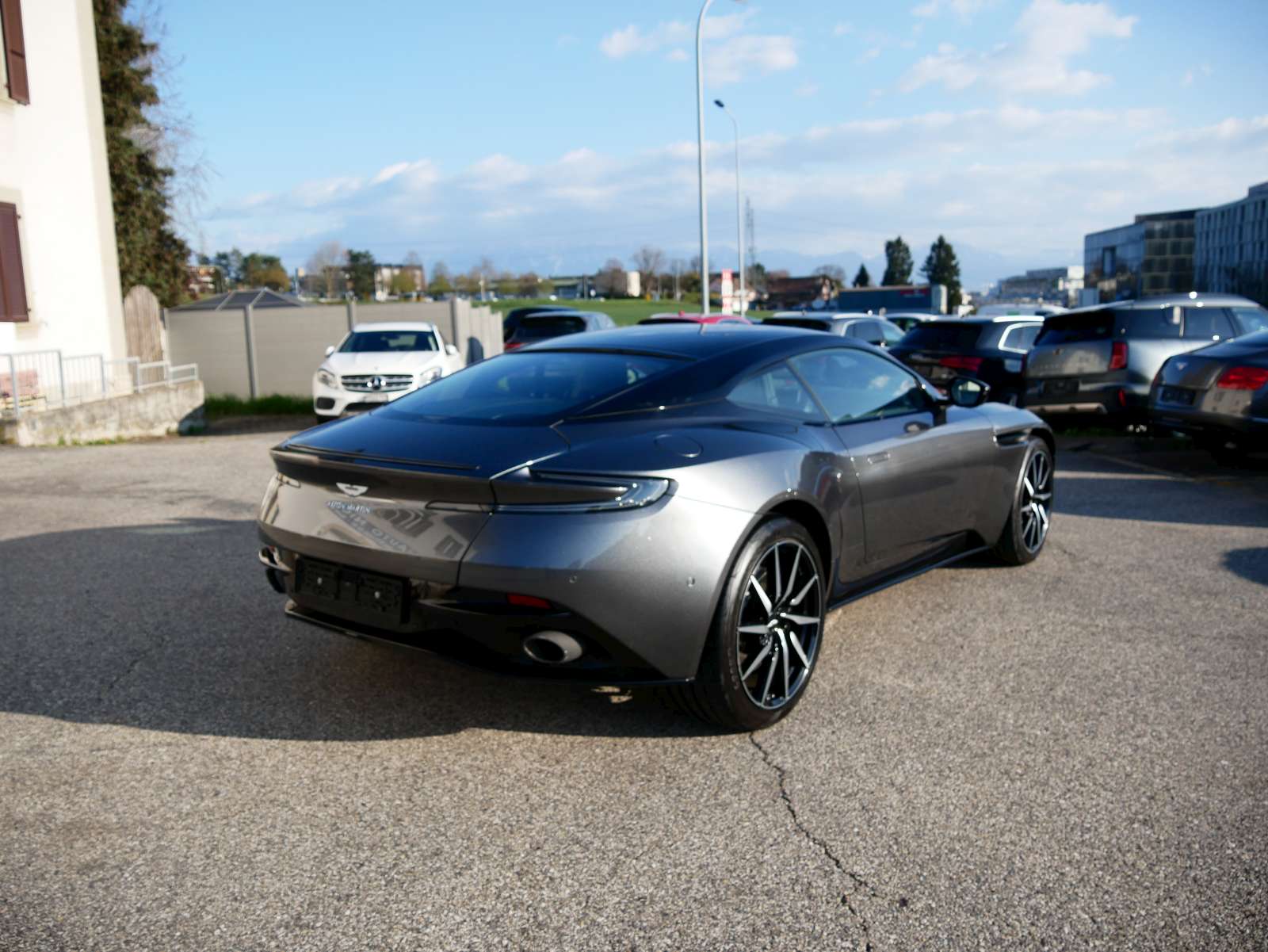 ASTON MARTIN DB11 V8 Touchtronic 3-image-3