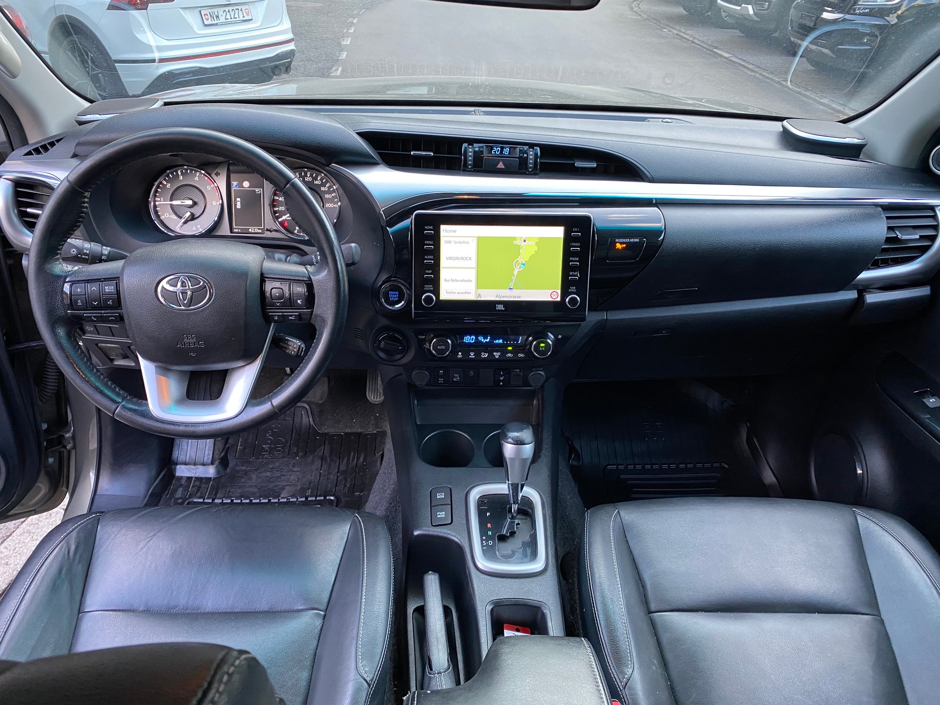 TOYOTA Hilux 2.8D-4D Premium Double Cab 4x4 A-image-3