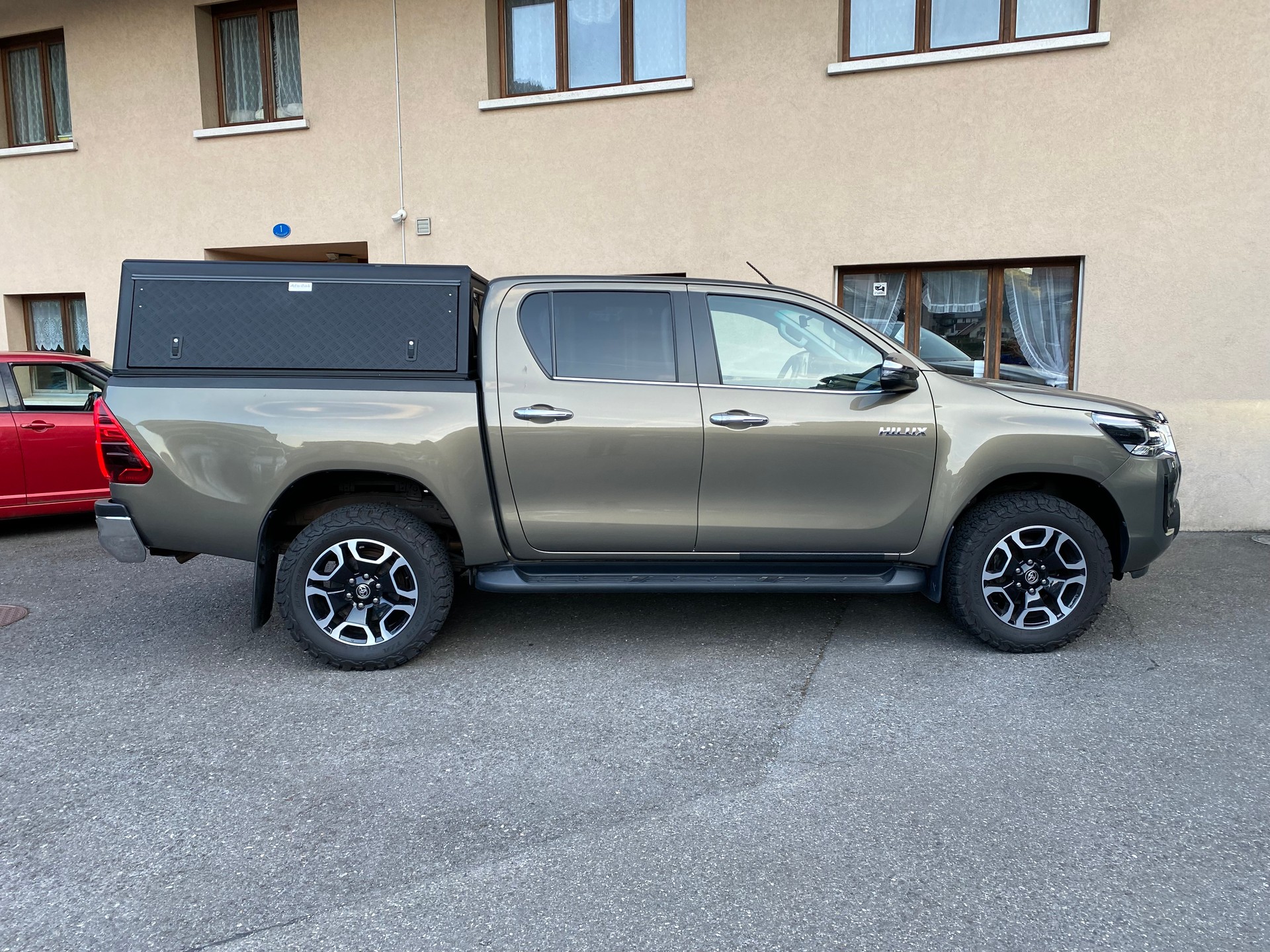 TOYOTA Hilux 2.8D-4D Premium Double Cab 4x4 A-image-11