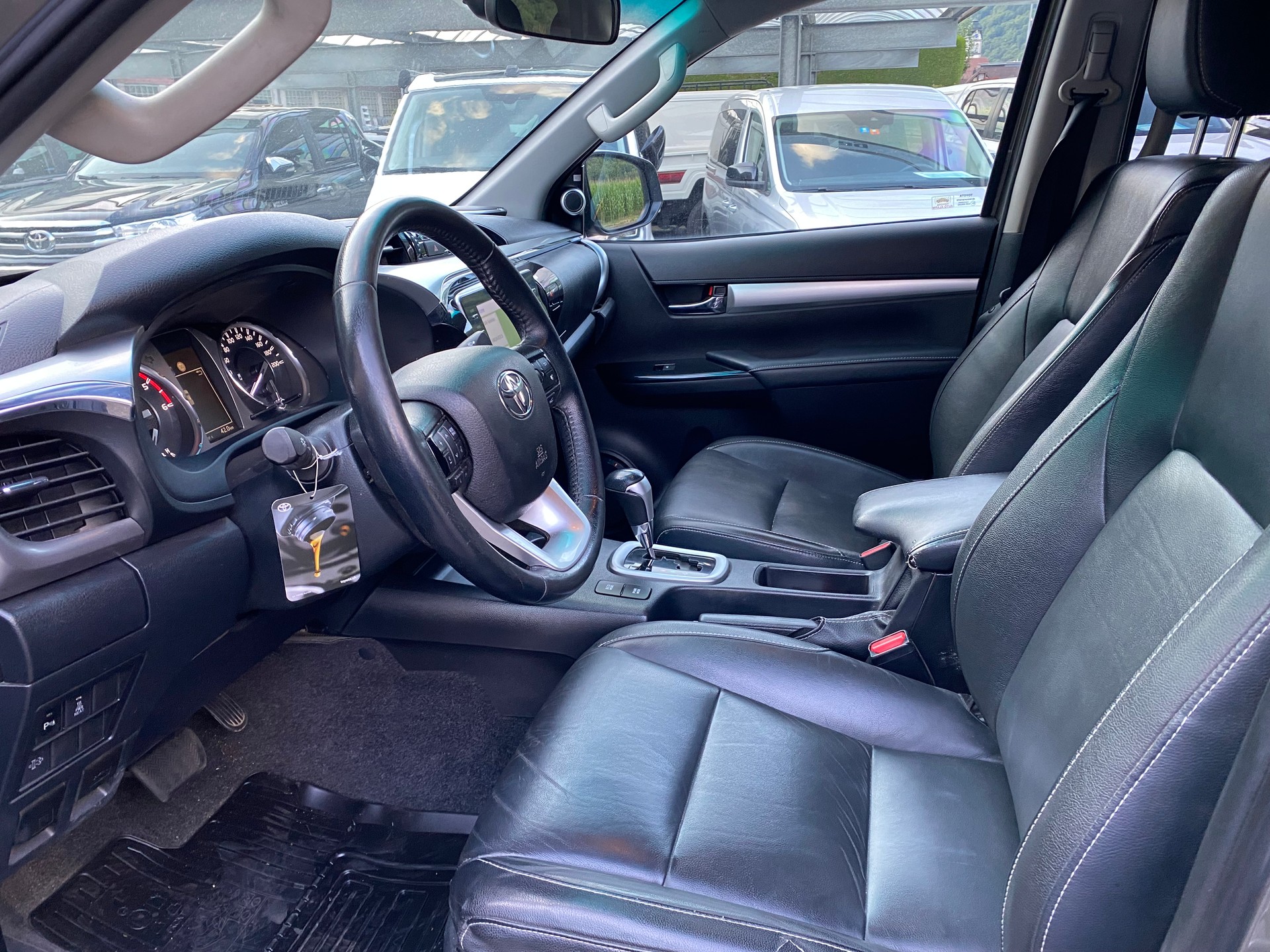 TOYOTA Hilux 2.8D-4D Premium Double Cab 4x4 A-image-2