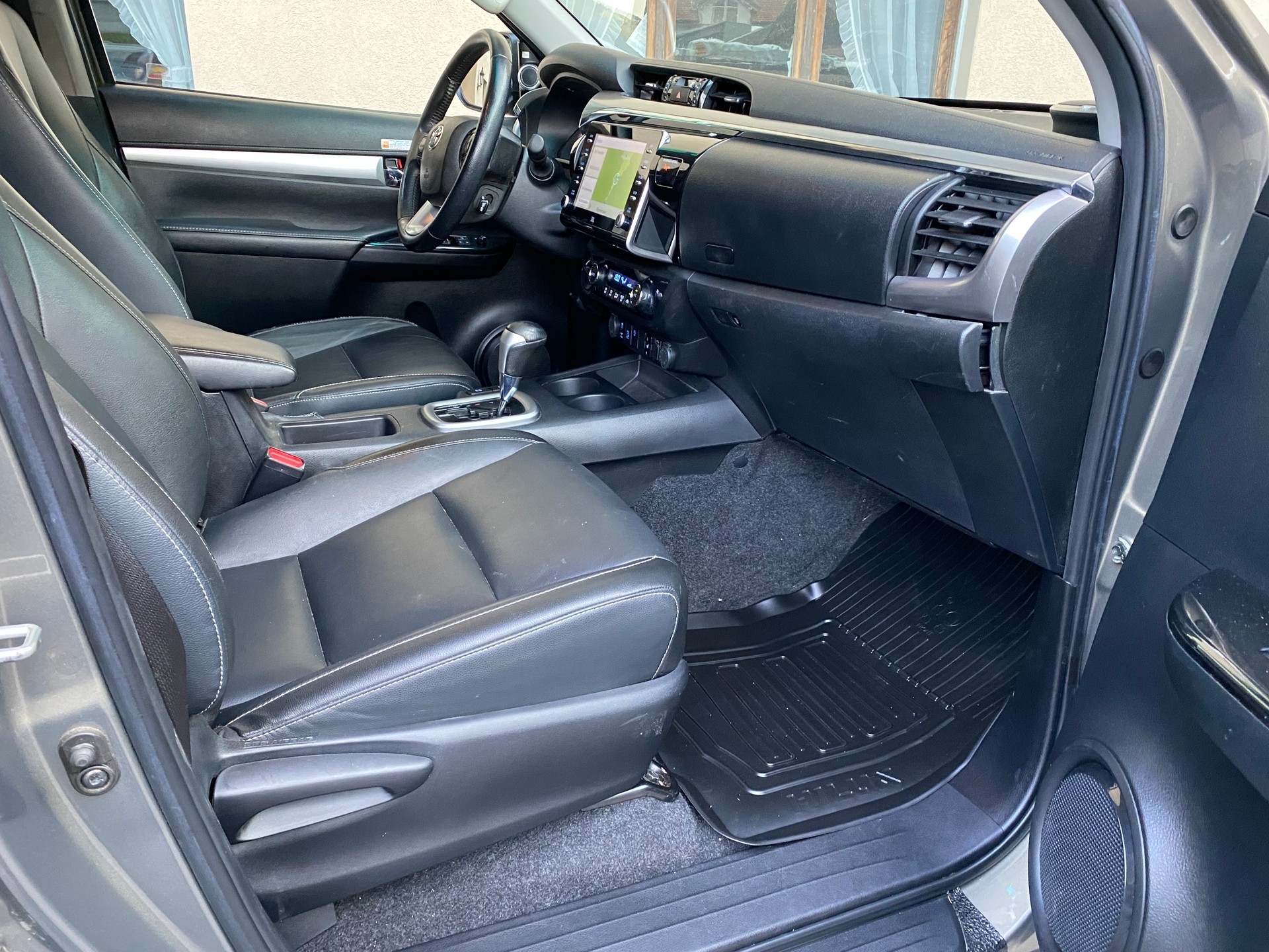 TOYOTA Hilux 2.8D-4D Premium Double Cab 4x4 A-image-6