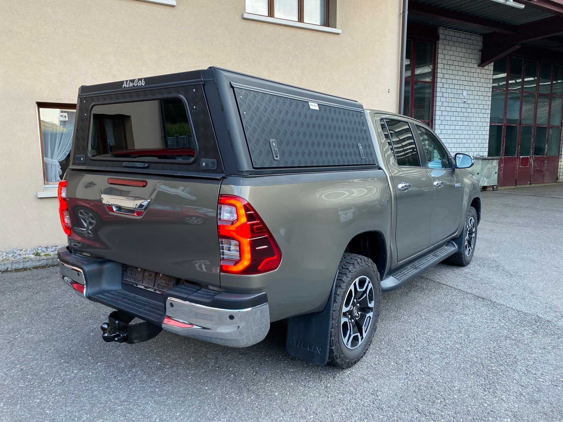 TOYOTA Hilux 2.8D-4D Premium Double Cab 4x4 A-image-10