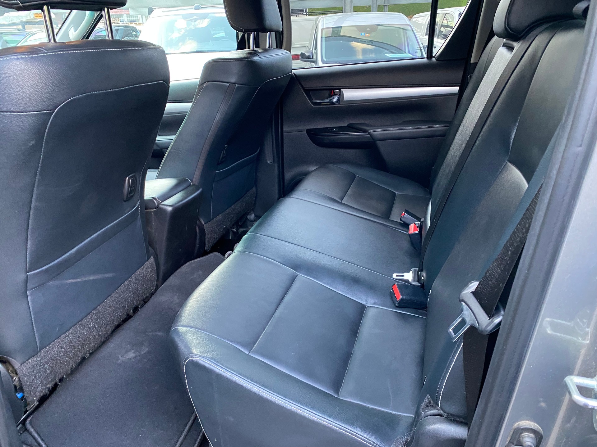 TOYOTA Hilux 2.8D-4D Premium Double Cab 4x4 A-image-7