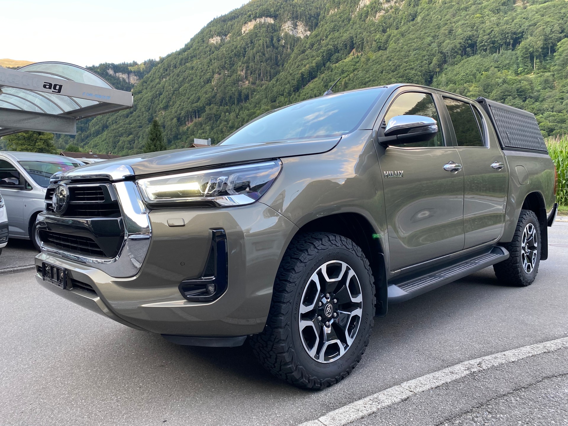 TOYOTA Hilux 2.8D-4D Premium Double Cab 4x4 A-image-1