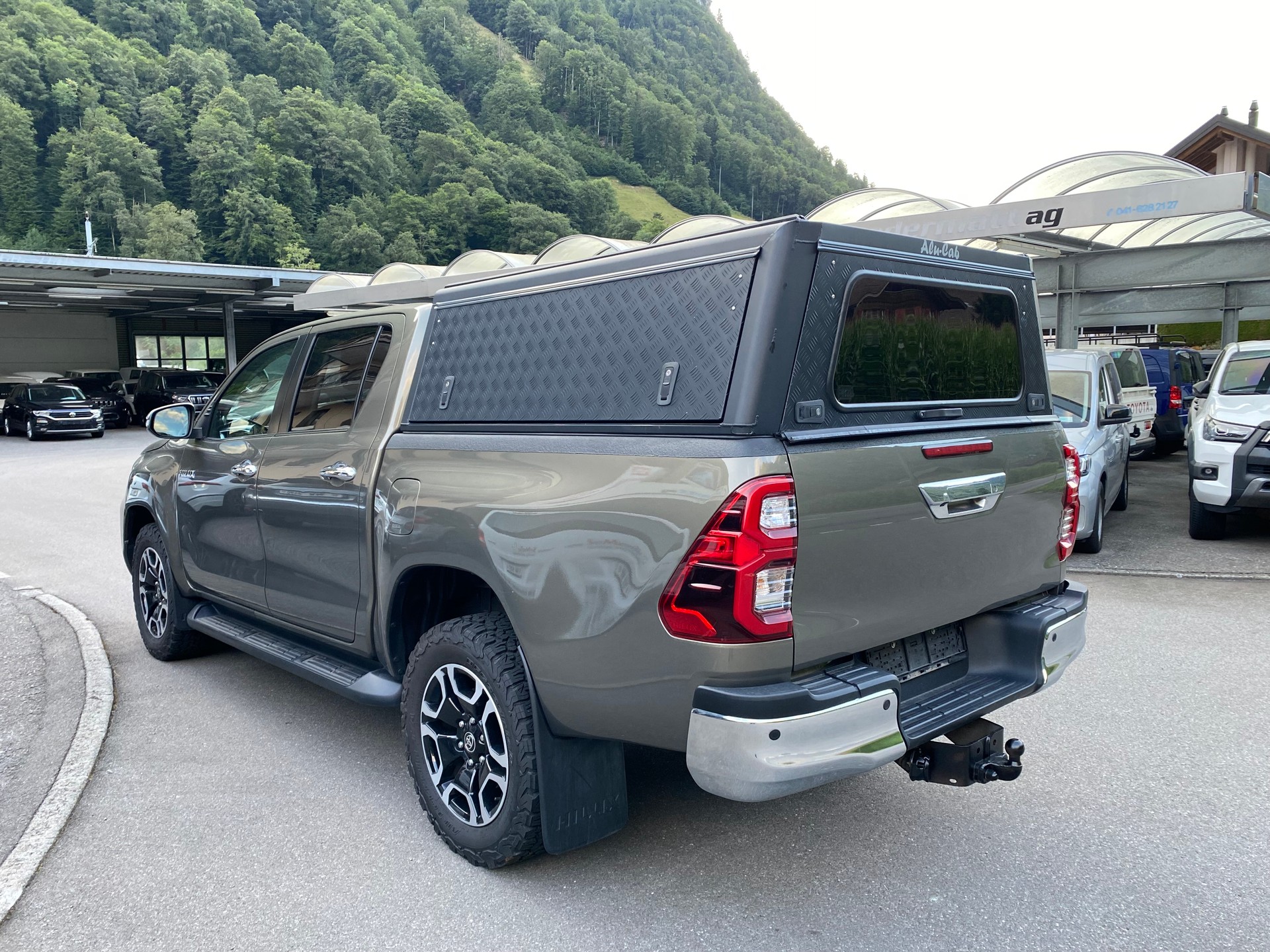 TOYOTA Hilux 2.8D-4D Premium Double Cab 4x4 A-image-9