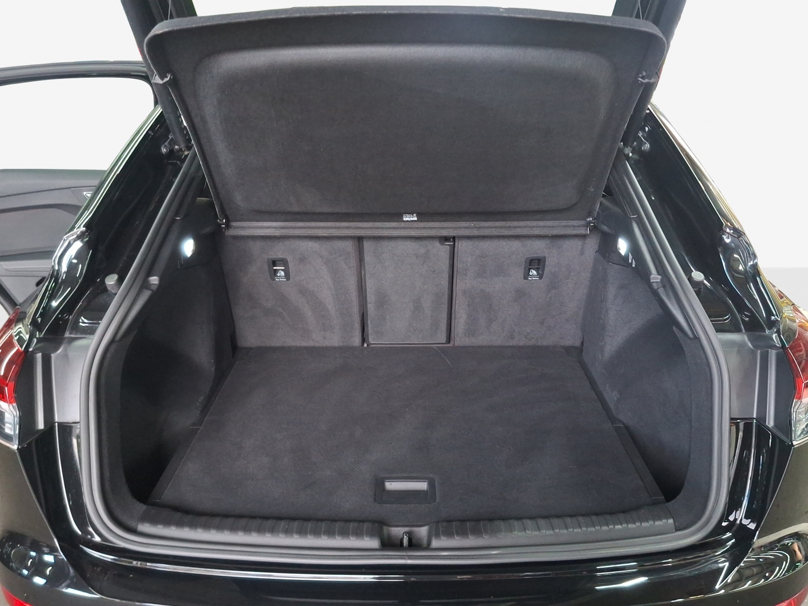 AUDI Q4 Sportback e-tron 40-image-12