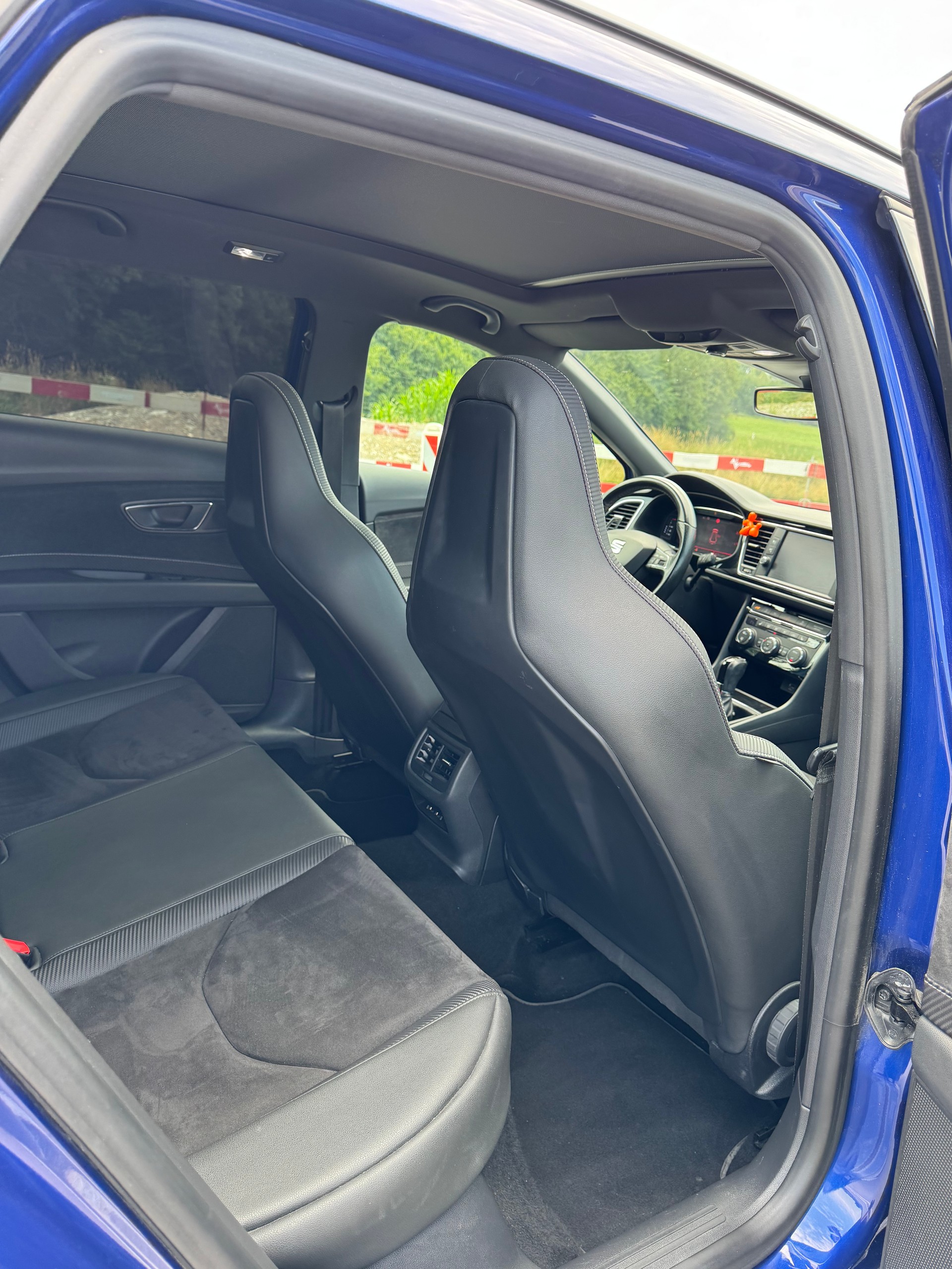 SEAT 2.0 TSI 370 Cupra 4Drive DSG Carbon-image-4
