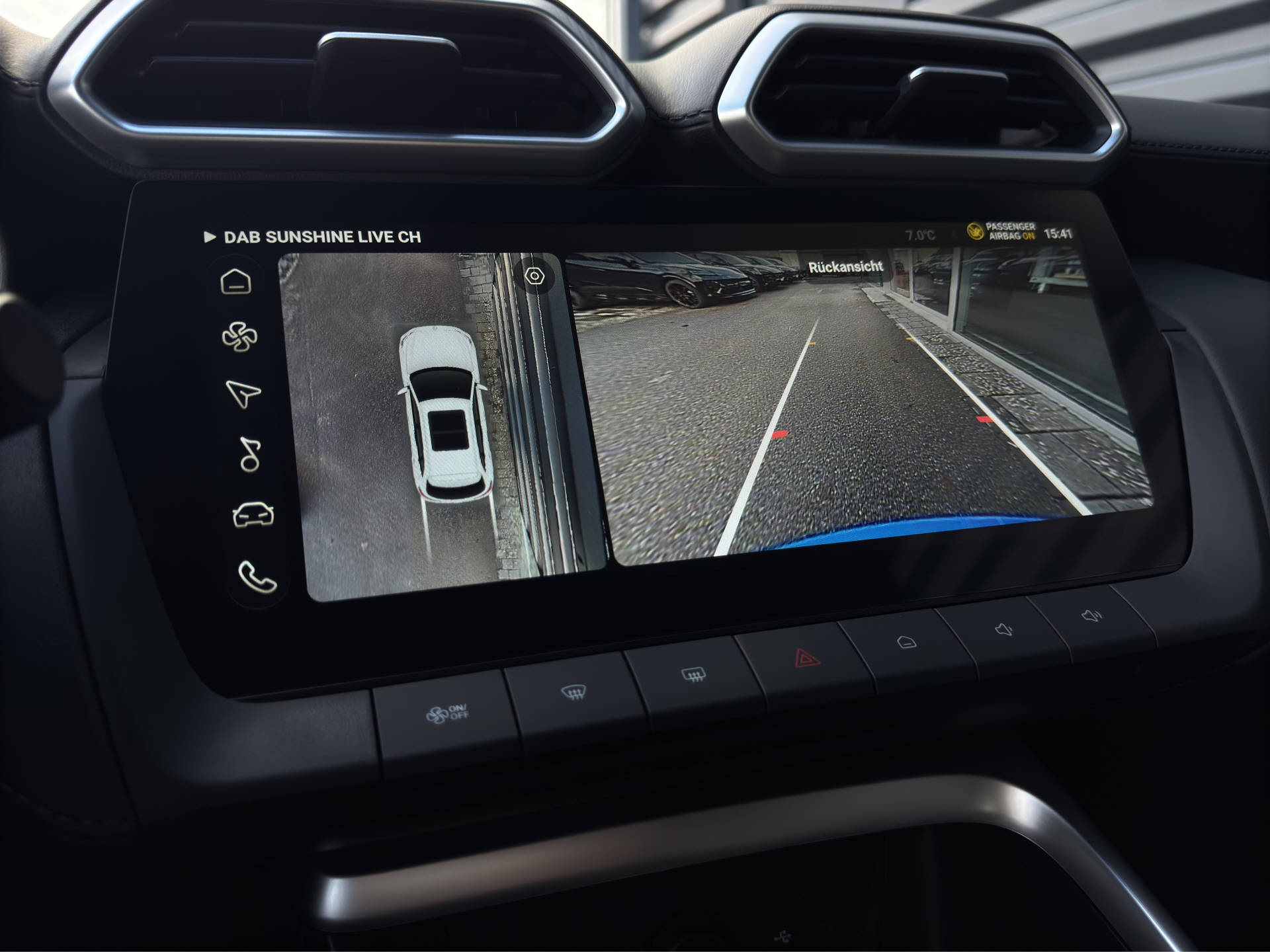 MG ZS 1.5 Hybrid+ Luxury-image-15