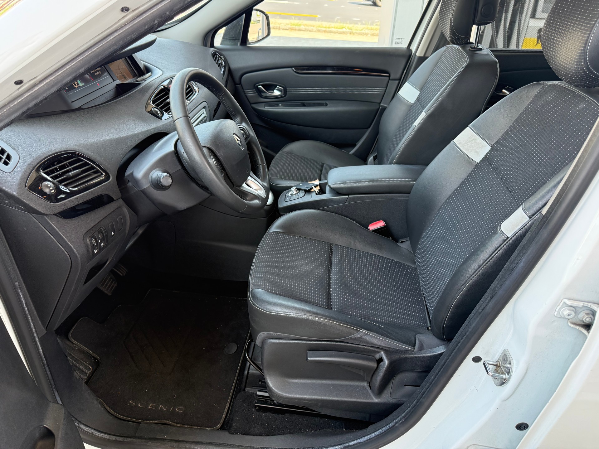 RENAULT Grand Scénic 1.5 dCi Dynamique EDC-image-7