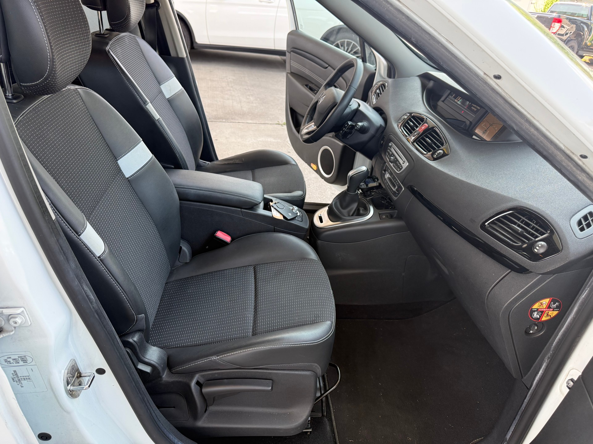 RENAULT Grand Scénic 1.5 dCi Dynamique EDC-image-8