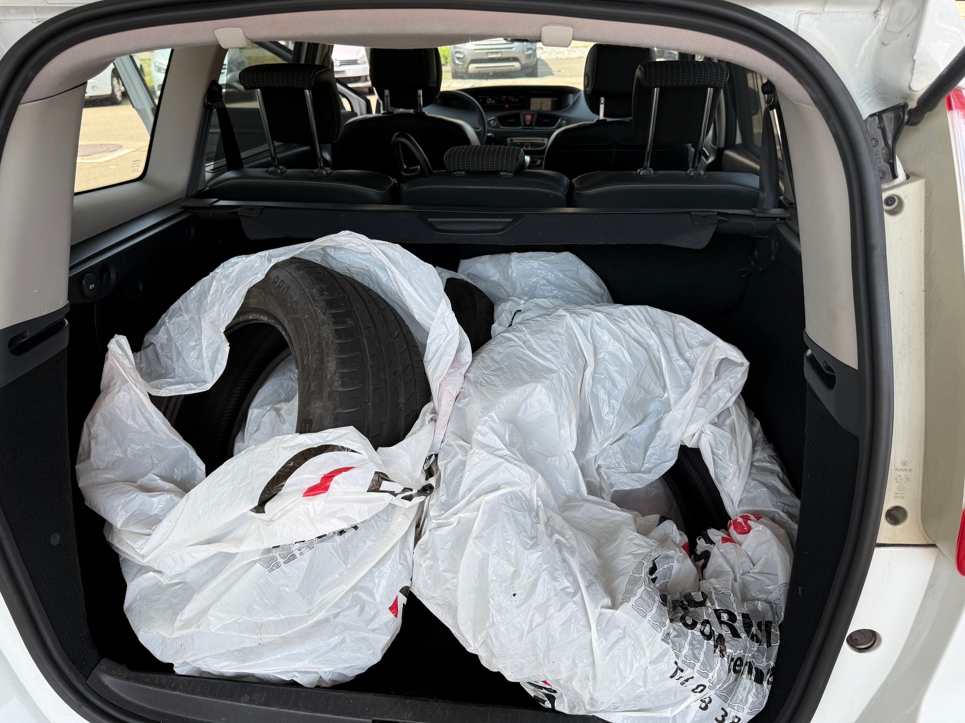 RENAULT Grand Scénic 1.5 dCi Dynamique EDC-image-11