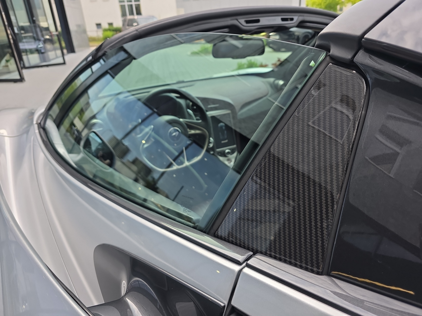 McLAREN 720S Spider Luxury 4.0 V8 SSG-image-18