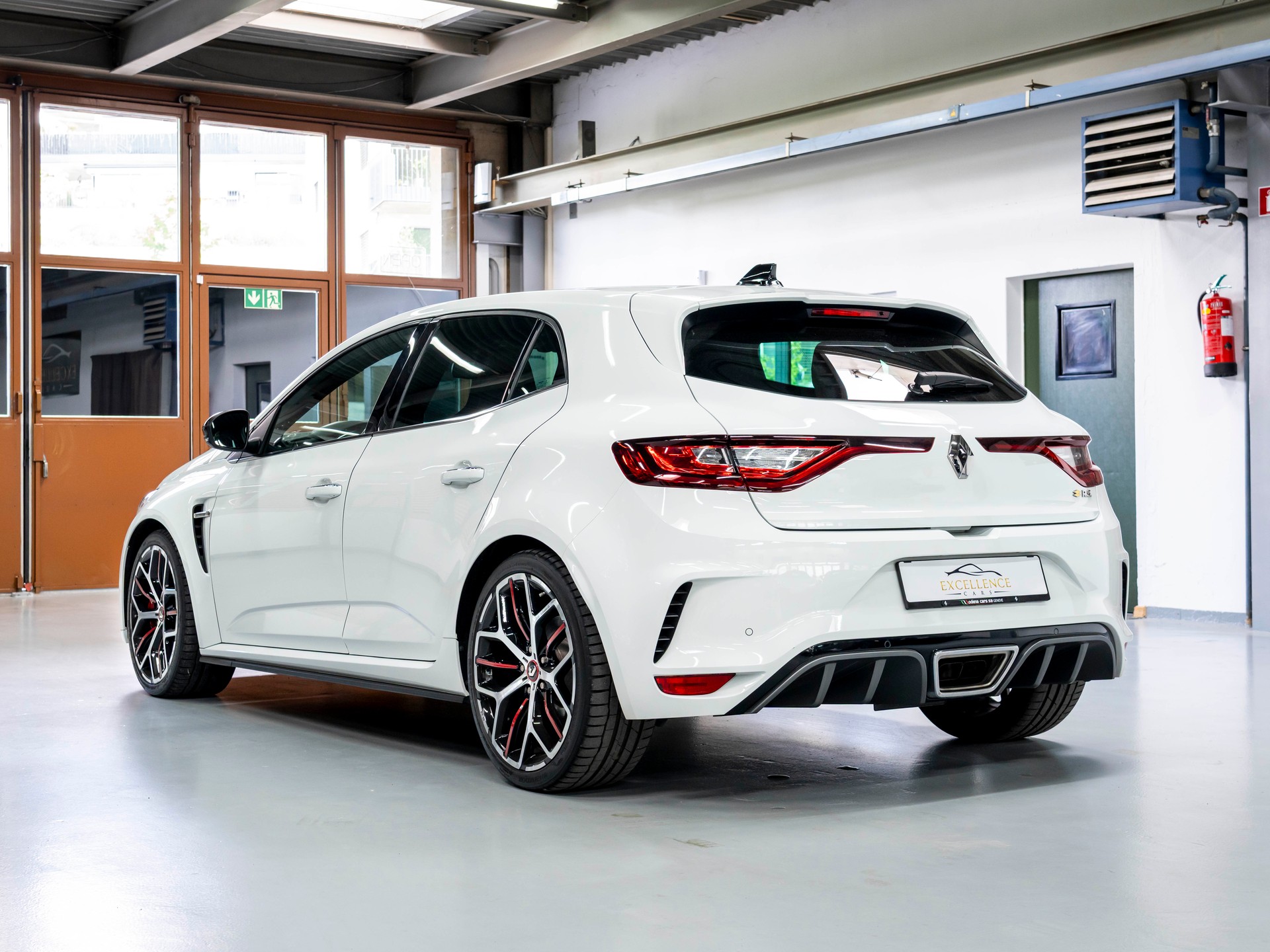 RENAULT Mégane Trophy 300-image-7
