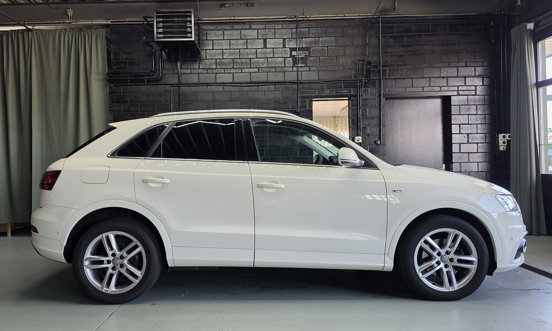 AUDI Q3 2.0 TFSI quattro S-Tronic-image-1