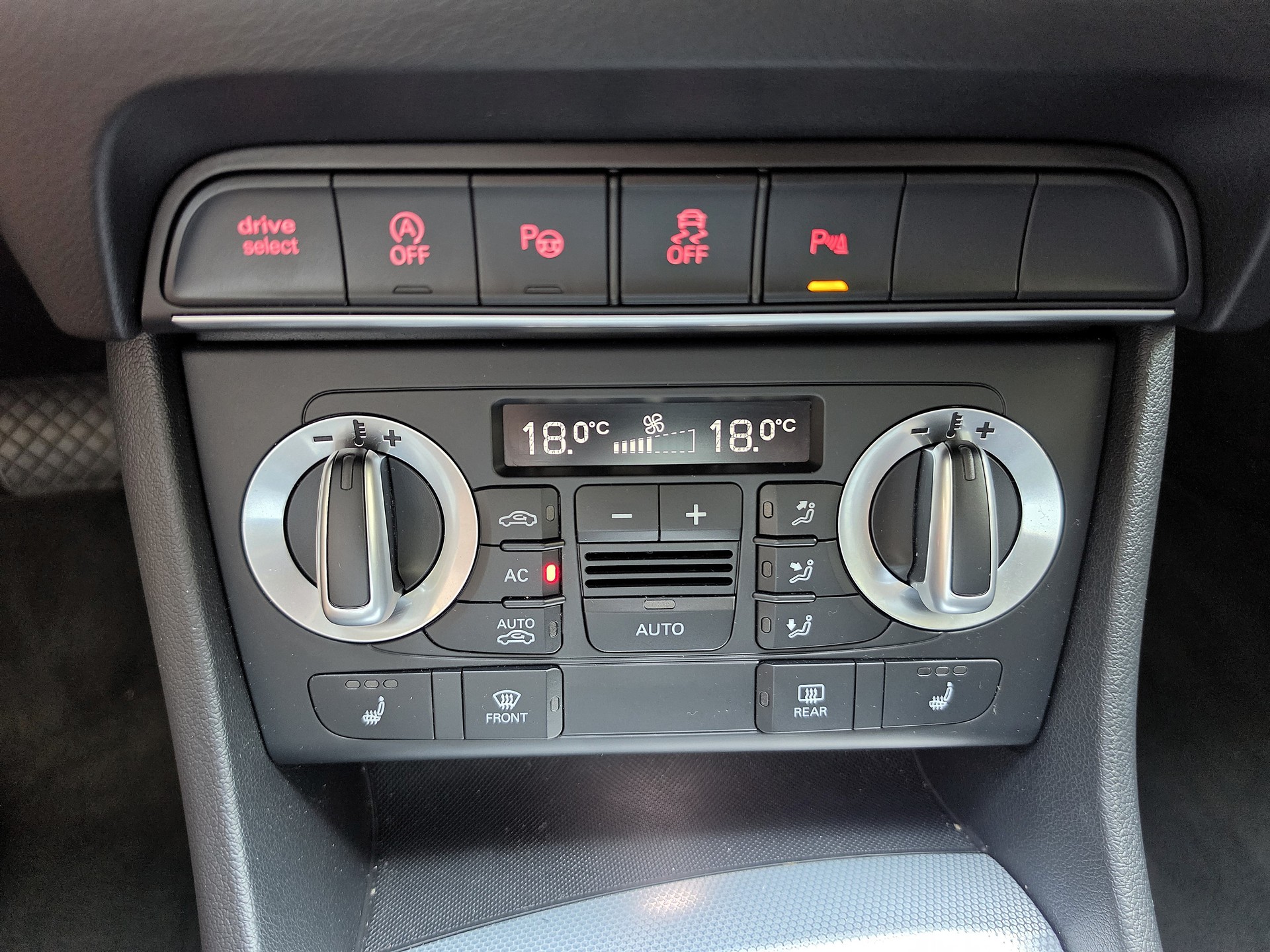 AUDI Q3 2.0 TFSI quattro S-Tronic-image-11
