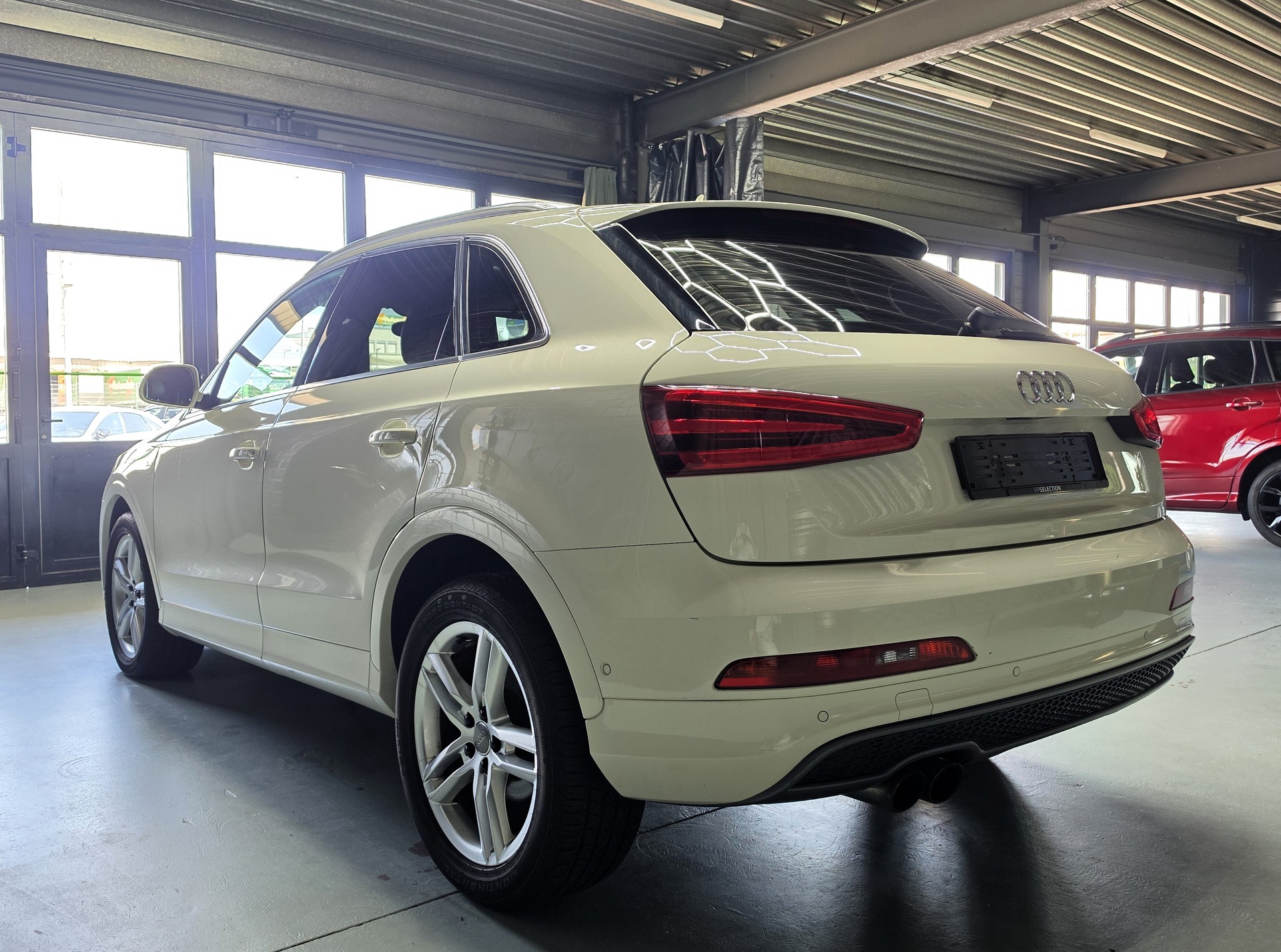 AUDI Q3 2.0 TFSI quattro S-Tronic-image-7