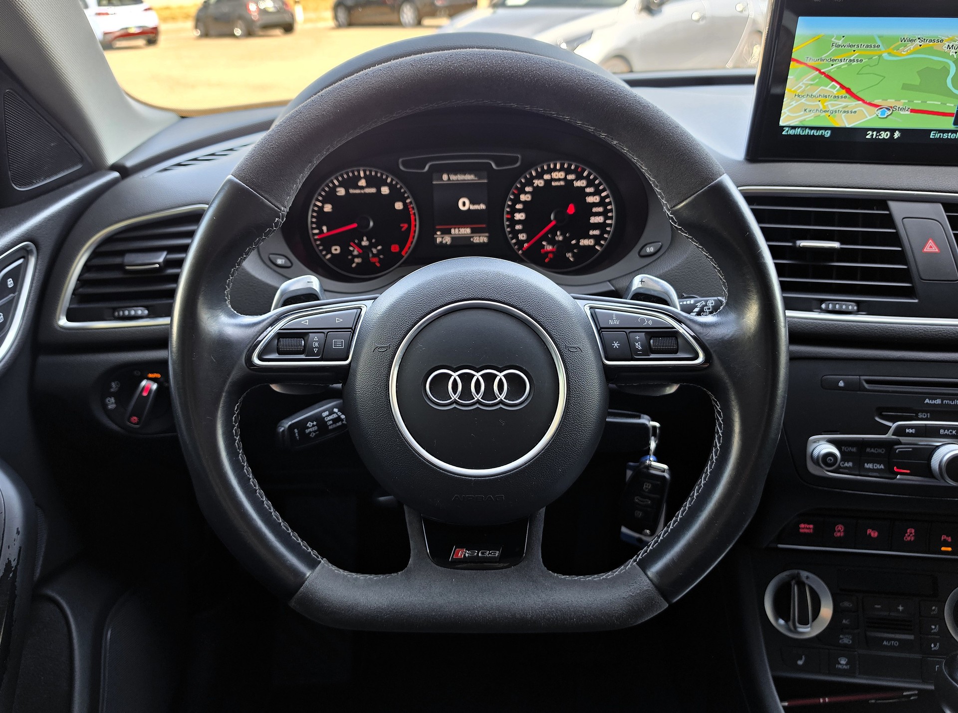 AUDI Q3 2.0 TFSI quattro S-Tronic-image-10