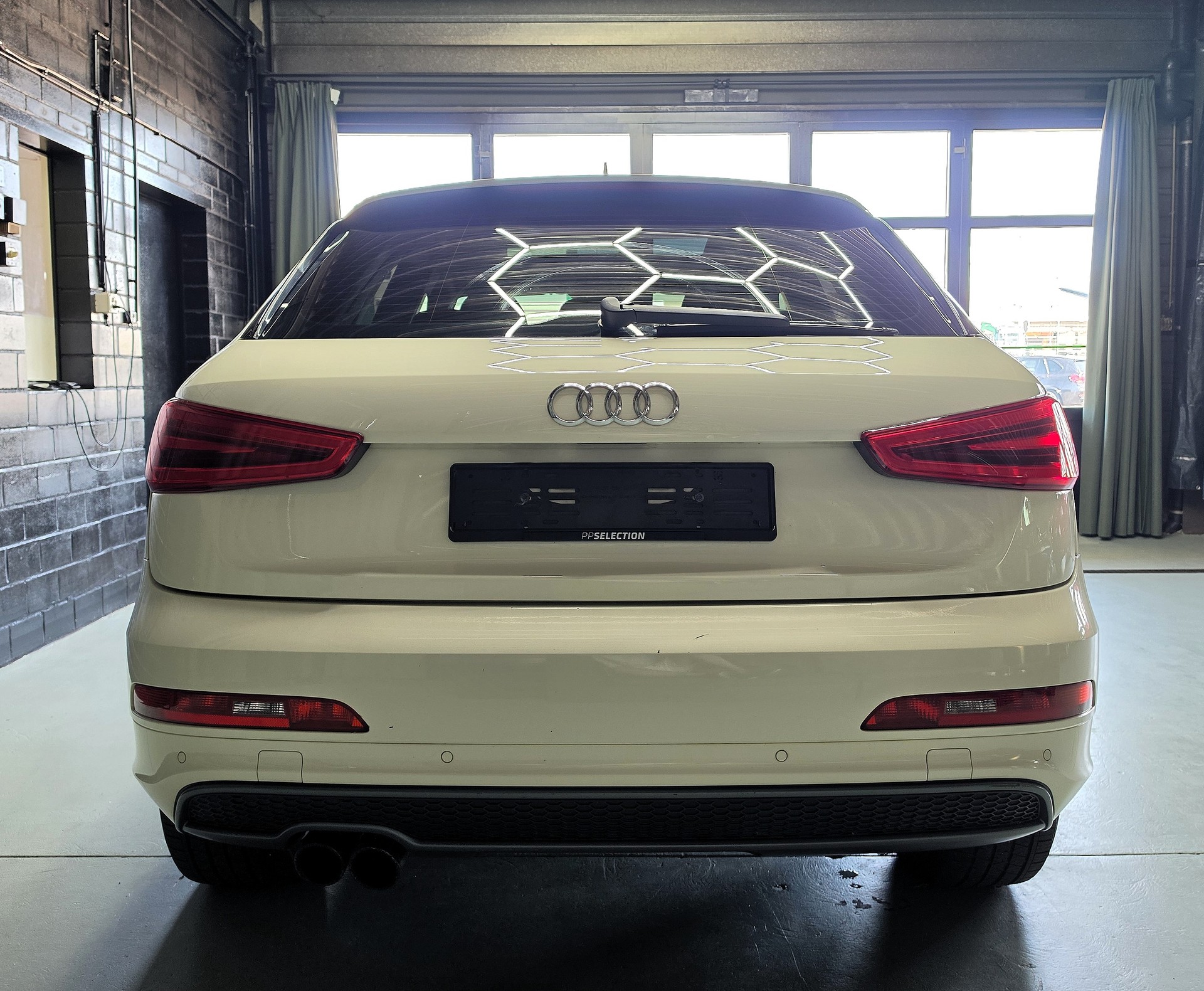 AUDI Q3 2.0 TFSI quattro S-Tronic-image-3