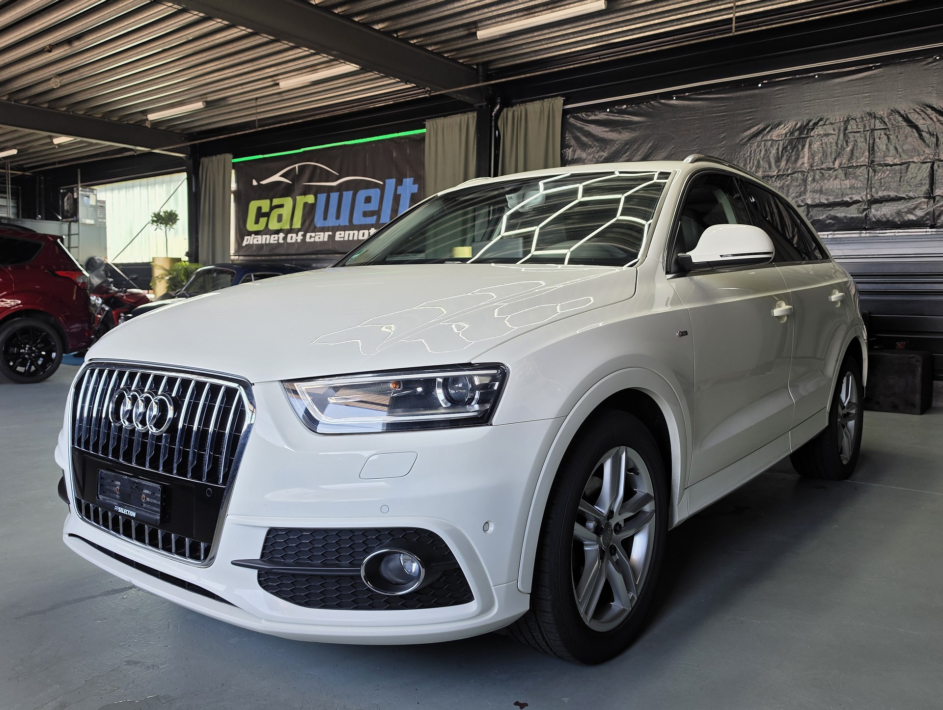AUDI Q3 2.0 TFSI quattro S-Tronic-image-6
