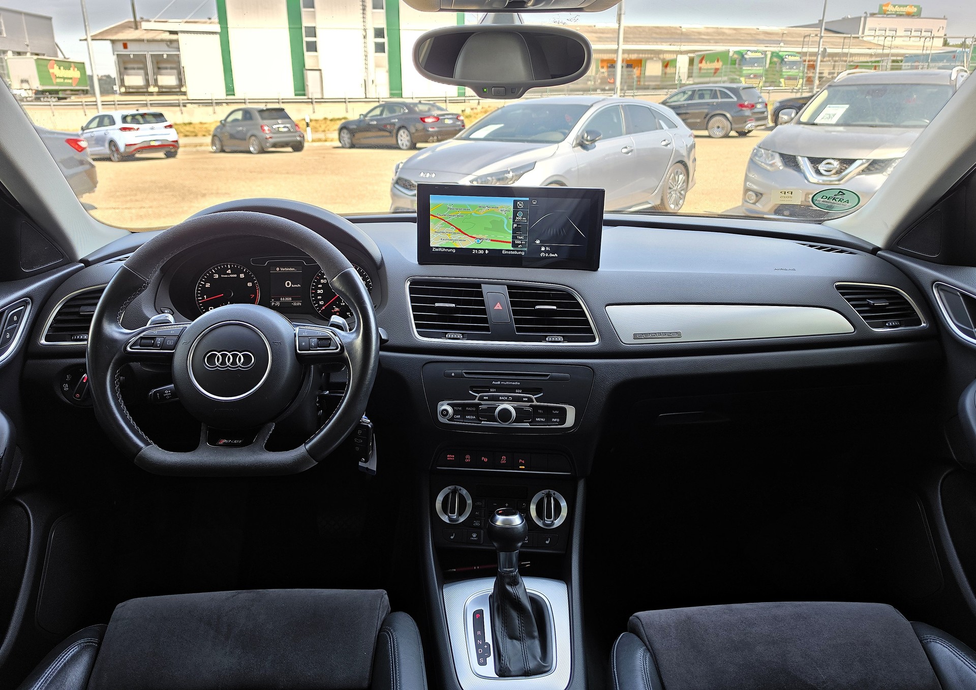 AUDI Q3 2.0 TFSI quattro S-Tronic-image-5