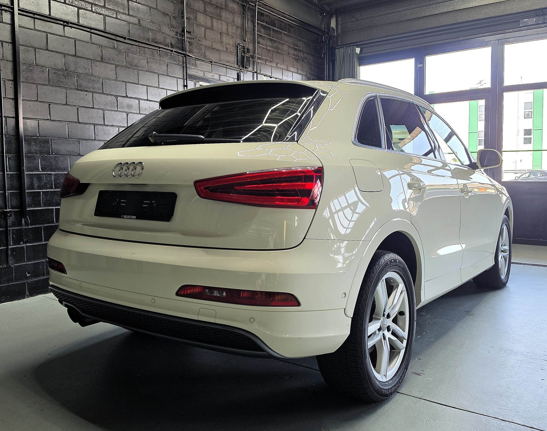 AUDI Q3 2.0 TFSI quattro S-Tronic-image-2