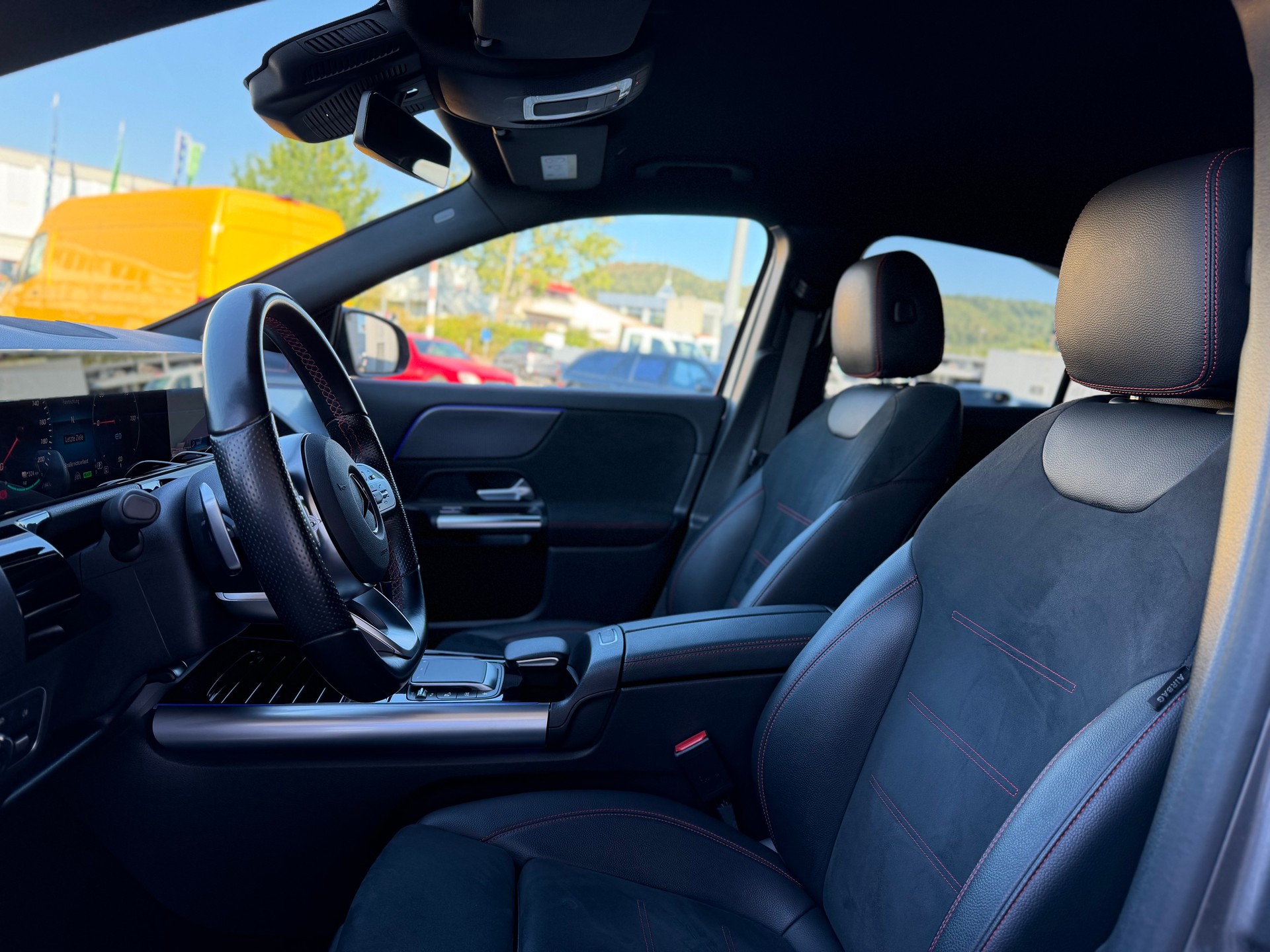 MERCEDES-BENZ EQA 250 AMG Line-image-4
