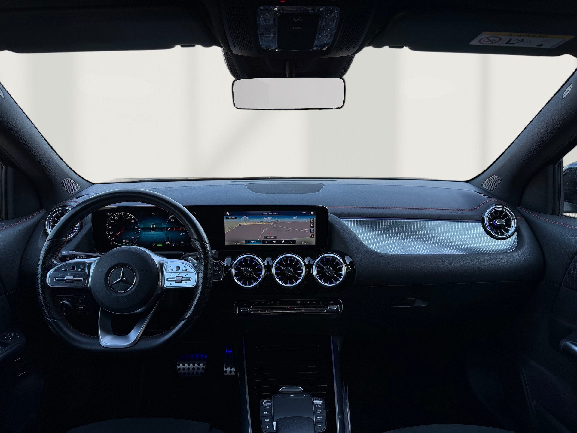 MERCEDES-BENZ EQA 250 AMG Line-showroom-element-3