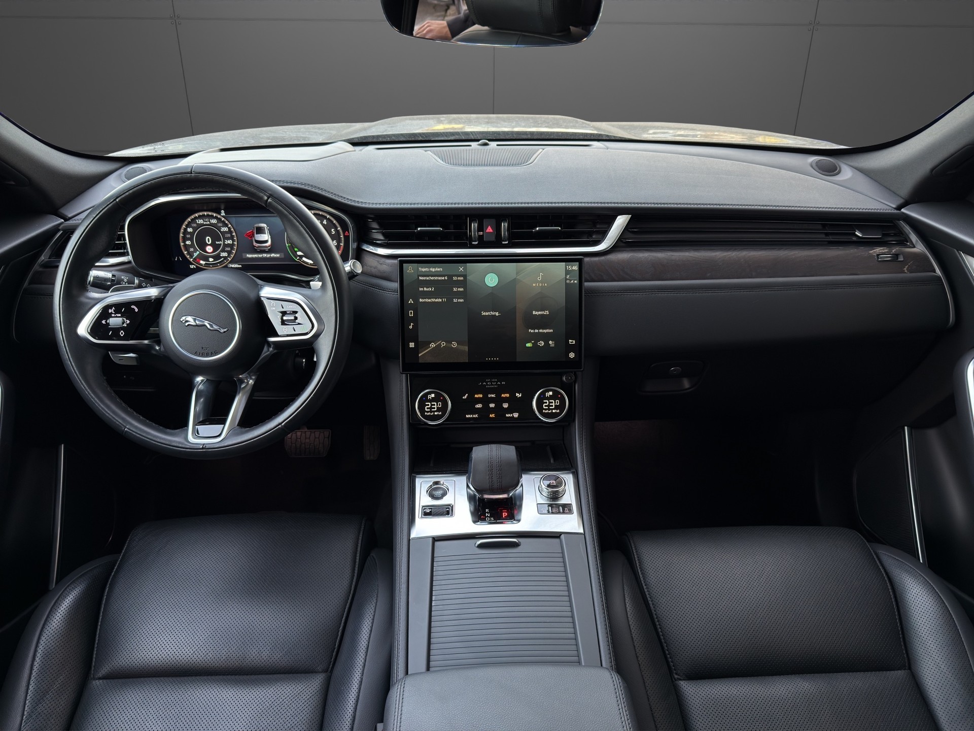 JAGUAR F-Pace 2.0 PHEV 404 R-Dynamic SE AWD-image-9