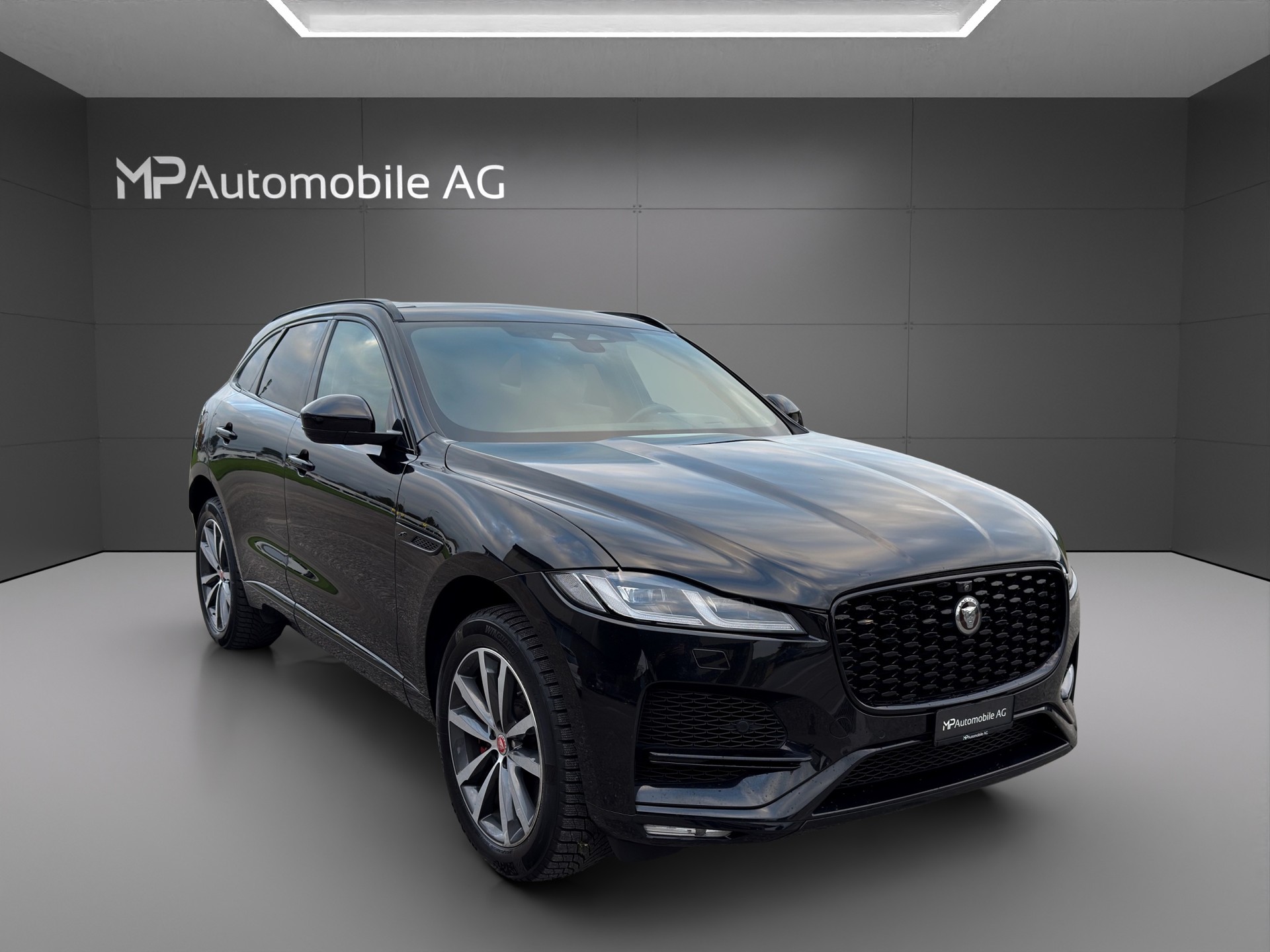 JAGUAR F-Pace 2.0 PHEV 404 R-Dynamic SE AWD-image-1