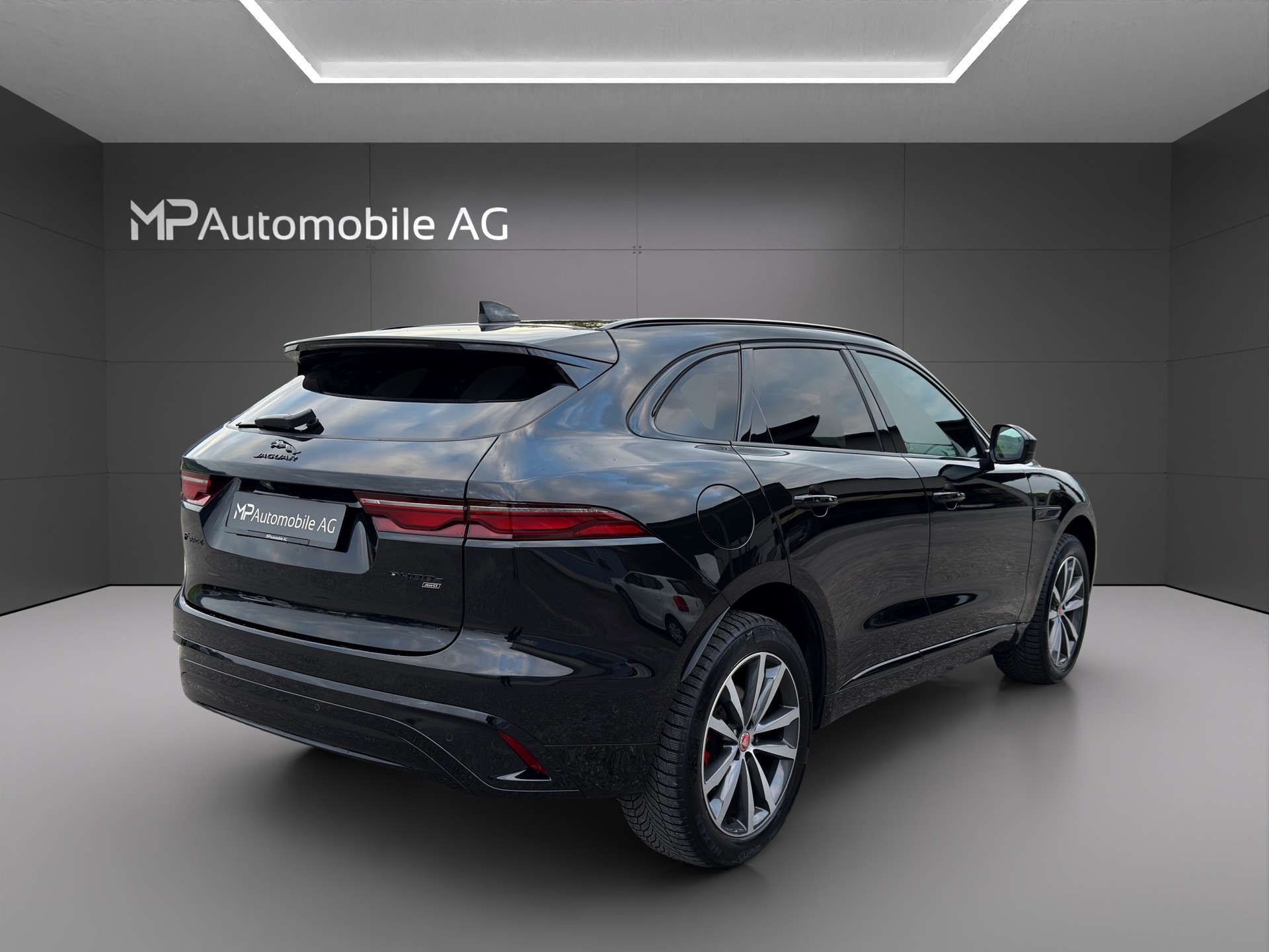 JAGUAR F-Pace 2.0 PHEV 404 R-Dynamic SE AWD-image-2