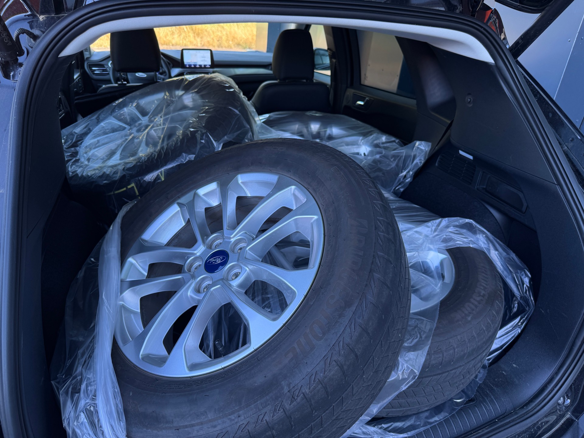 FORD Kuga 2.5 FHEV Titanium X 4WD-image-16