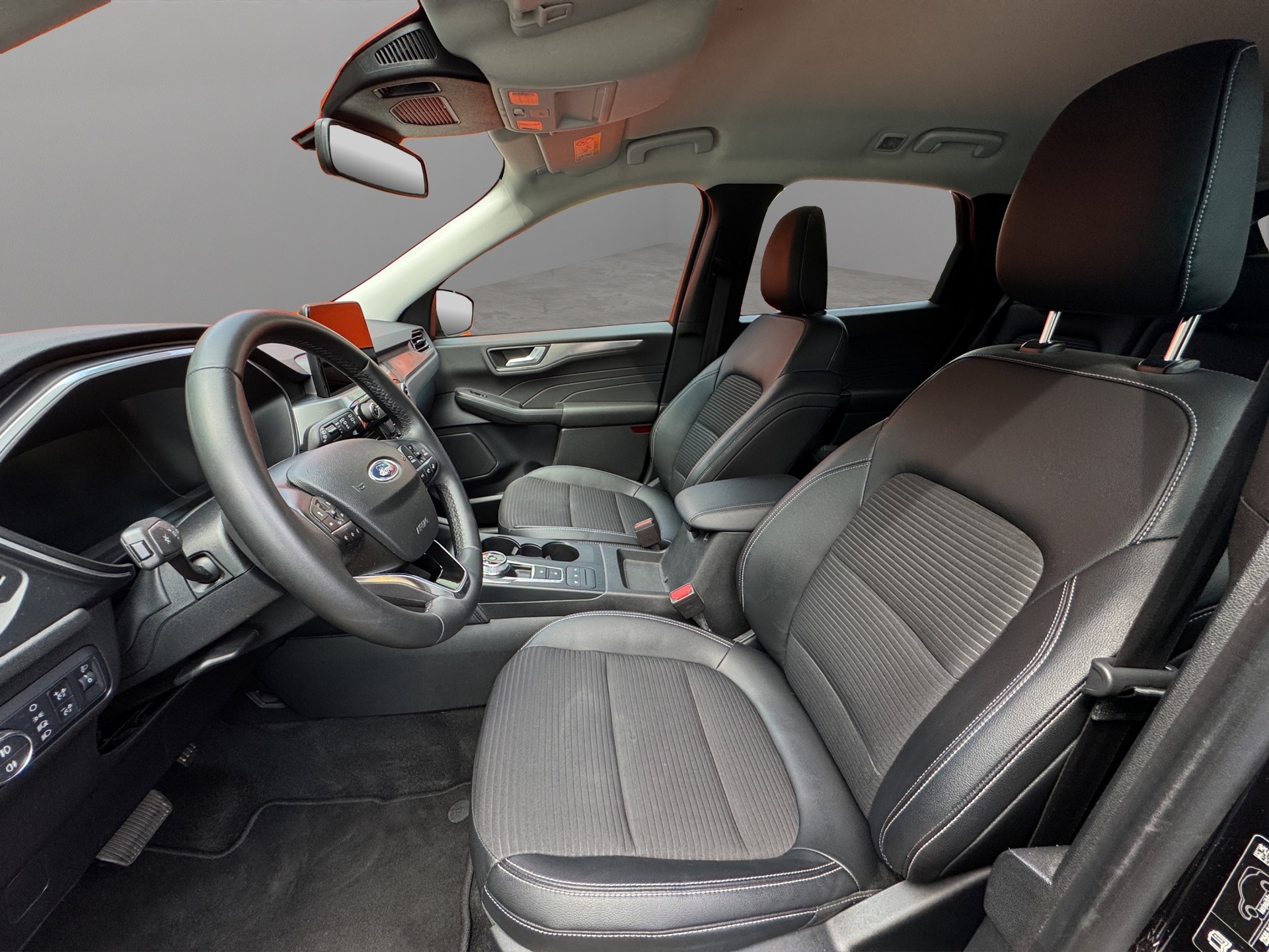 FORD Kuga 2.5 FHEV Titanium X 4WD-image-8