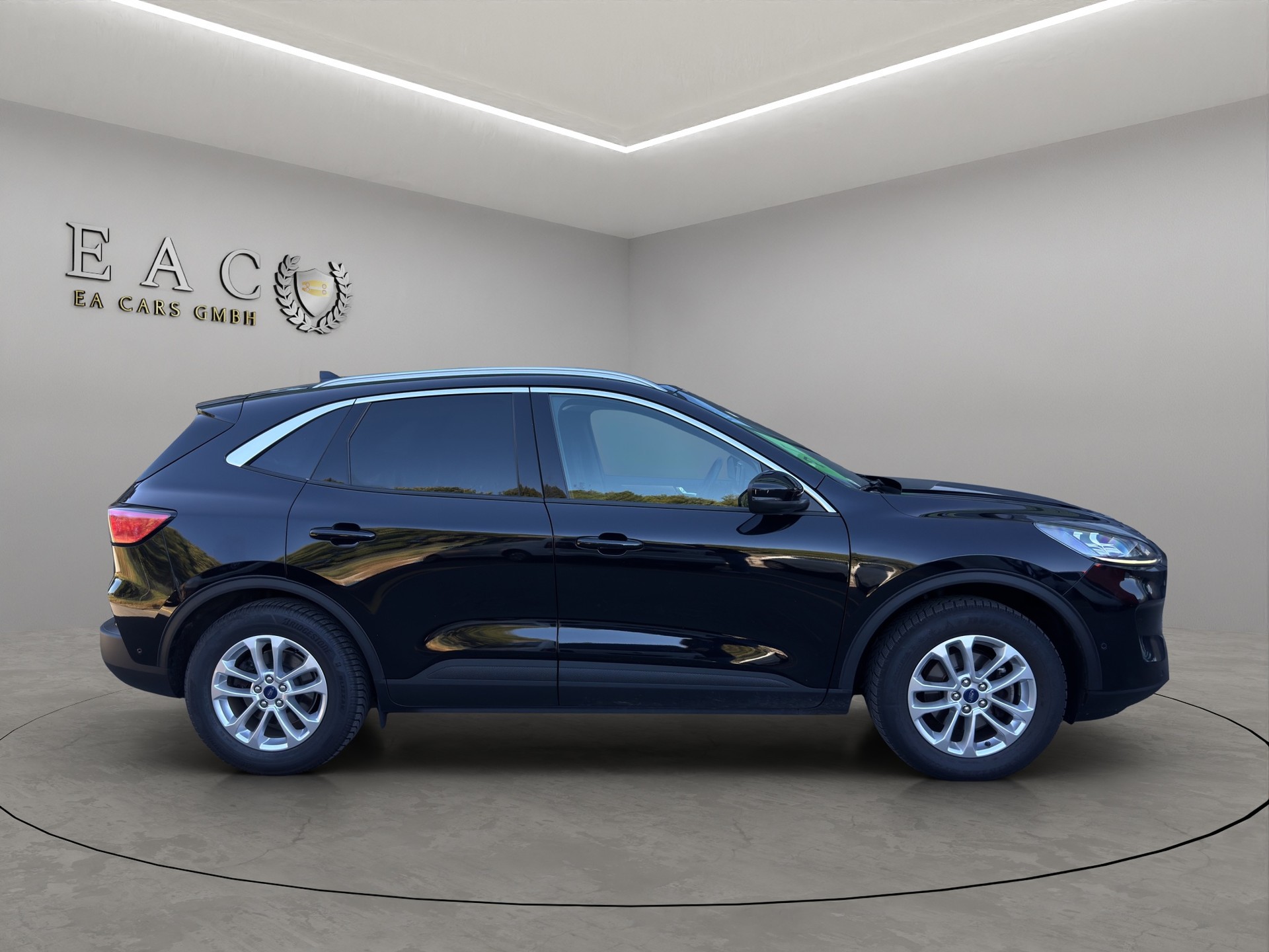 FORD Kuga 2.5 FHEV Titanium X 4WD-image-5